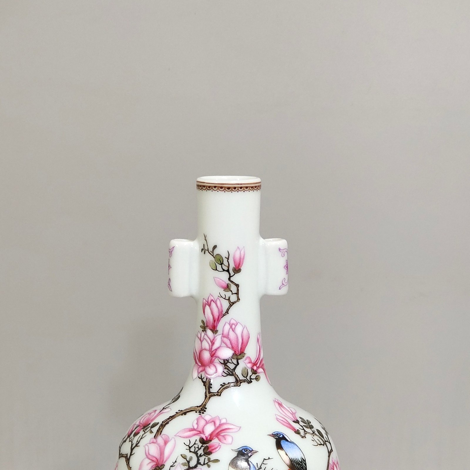 Qing Dynasty Yongzheng A flower and bird amphora