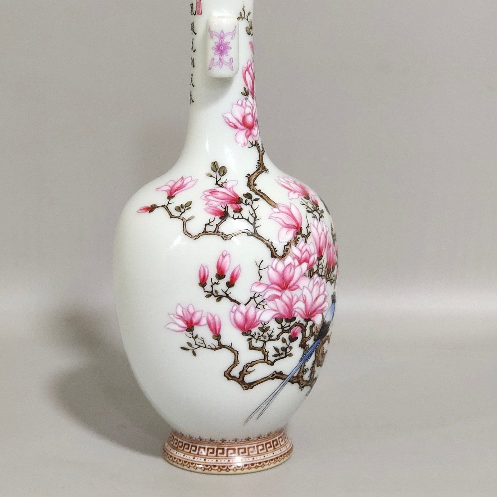 Qing Dynasty Yongzheng A flower and bird amphora