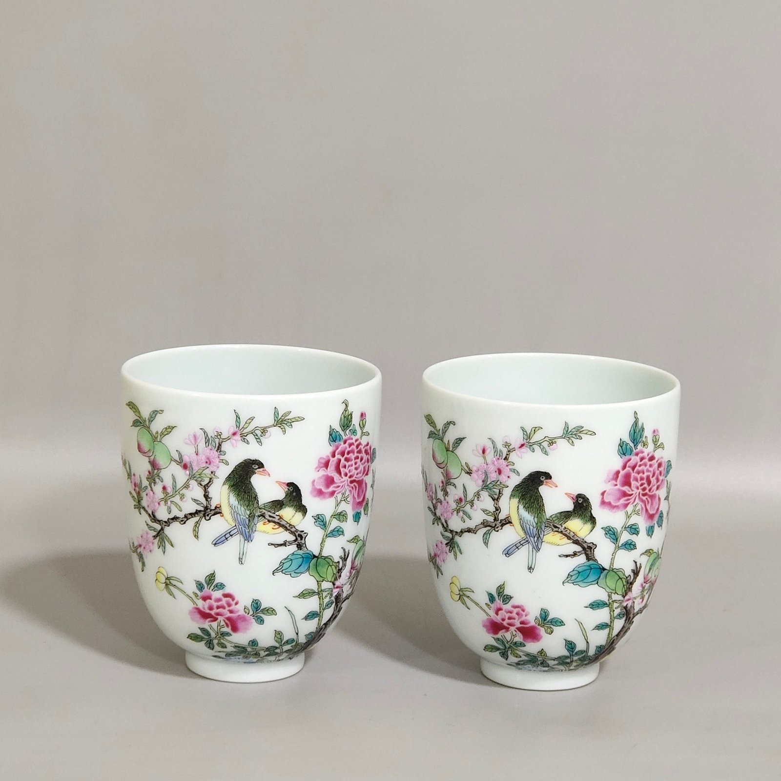 Qing Dynasty Yongzheng A flower and bird scent cup