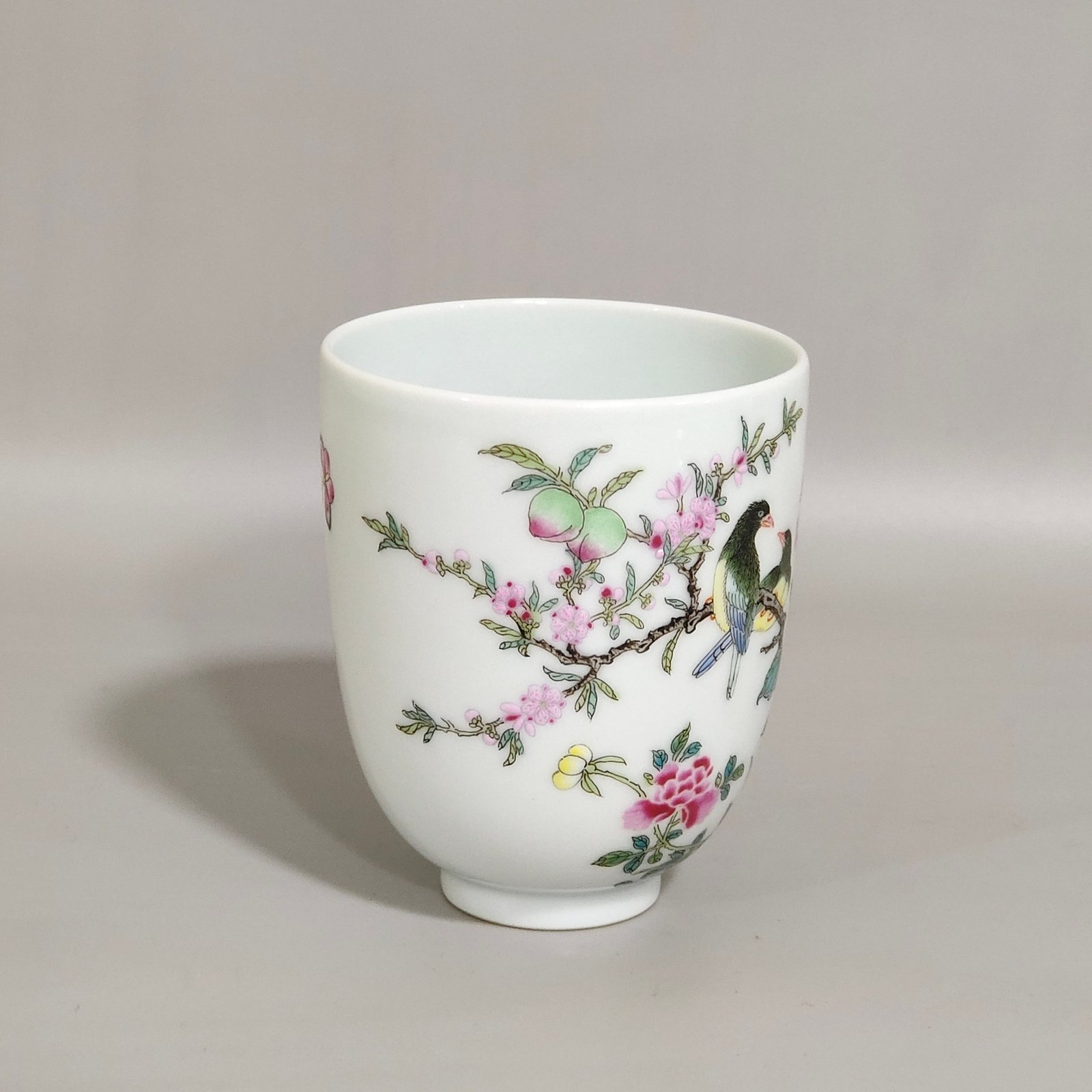 Qing Dynasty Yongzheng A flower and bird scent cup