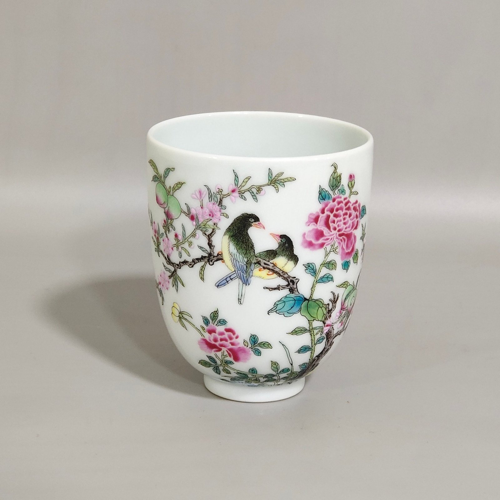 Qing Dynasty Yongzheng A flower and bird scent cup