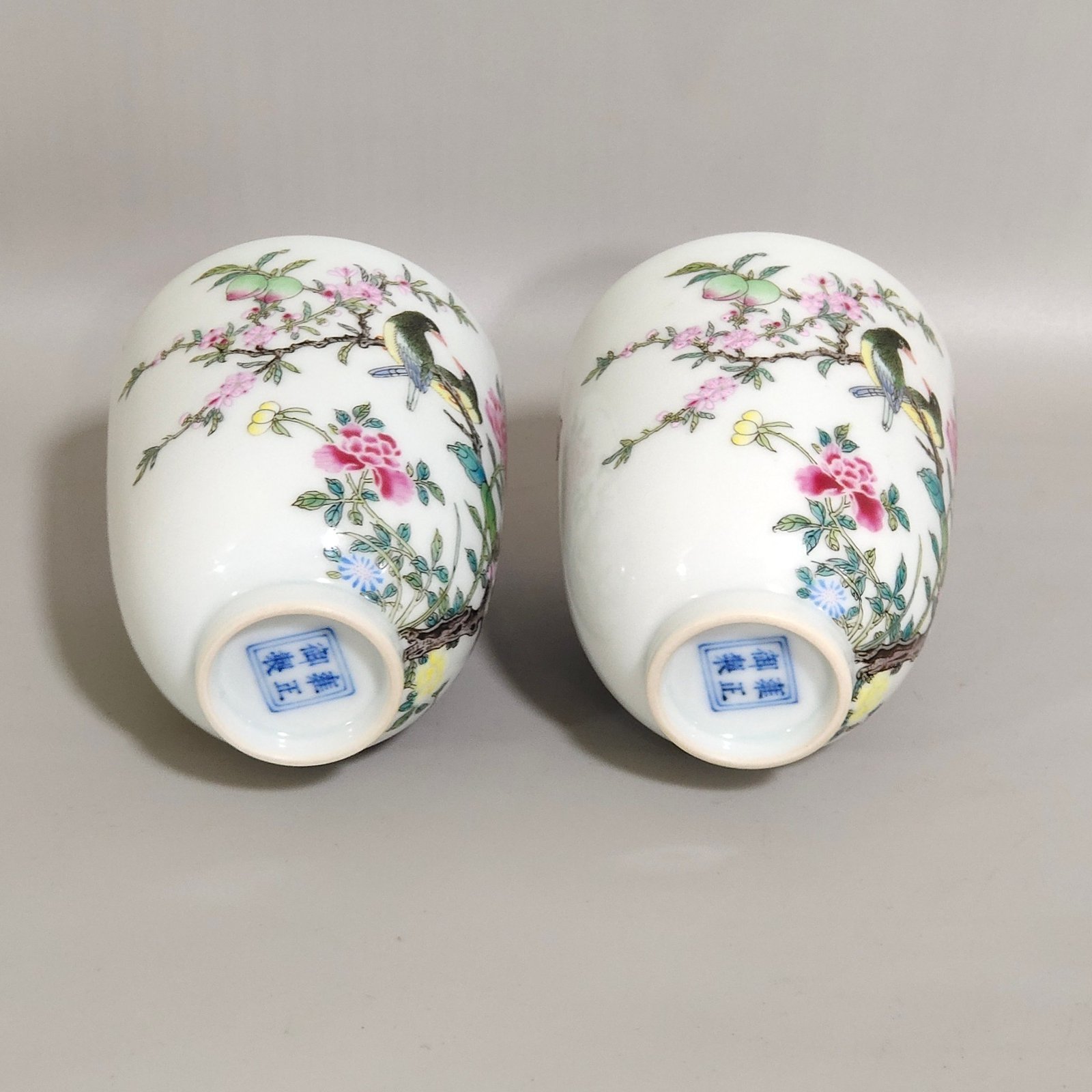 Qing Dynasty Yongzheng A flower and bird scent cup