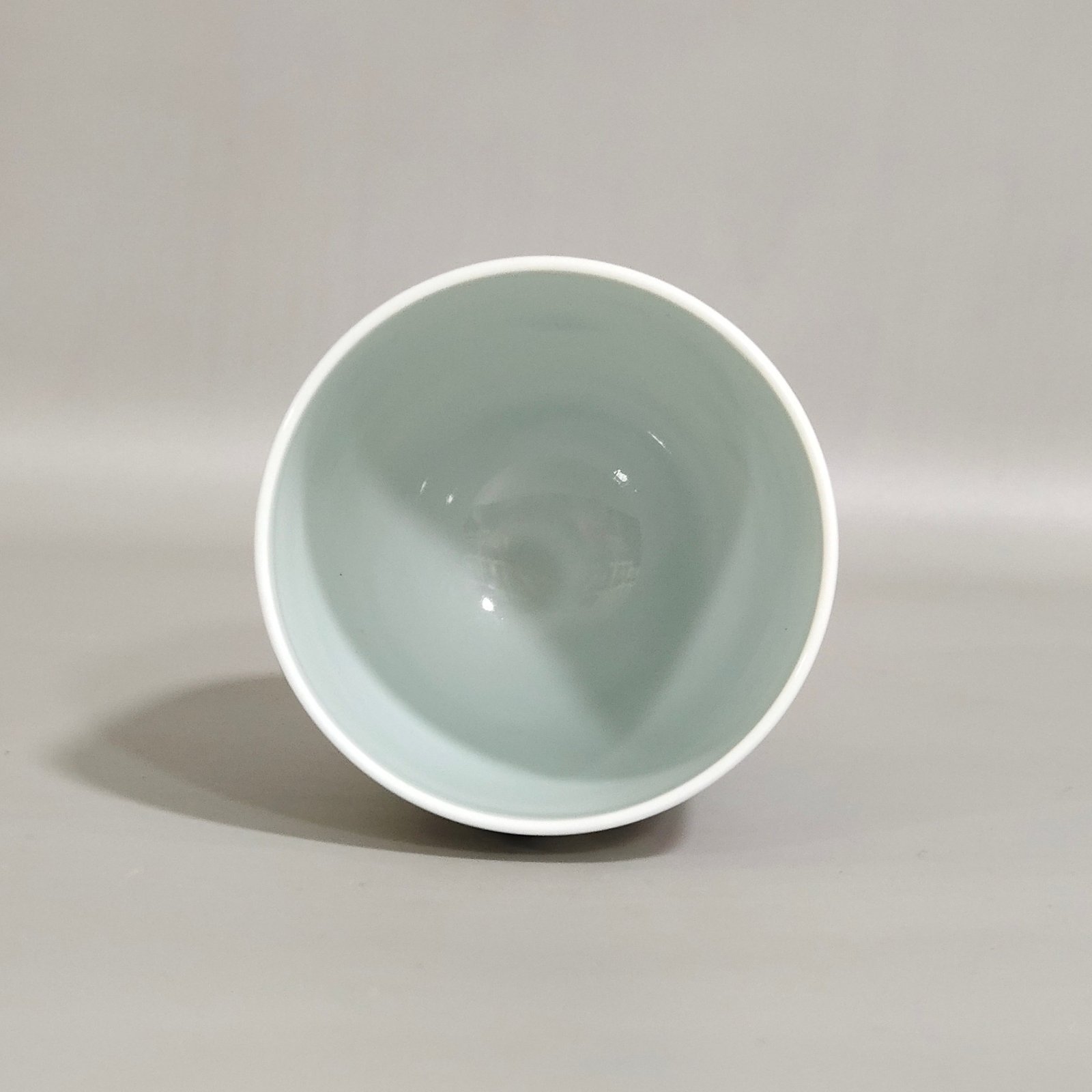 Qing Dynasty Yongzheng A flower and bird scent cup