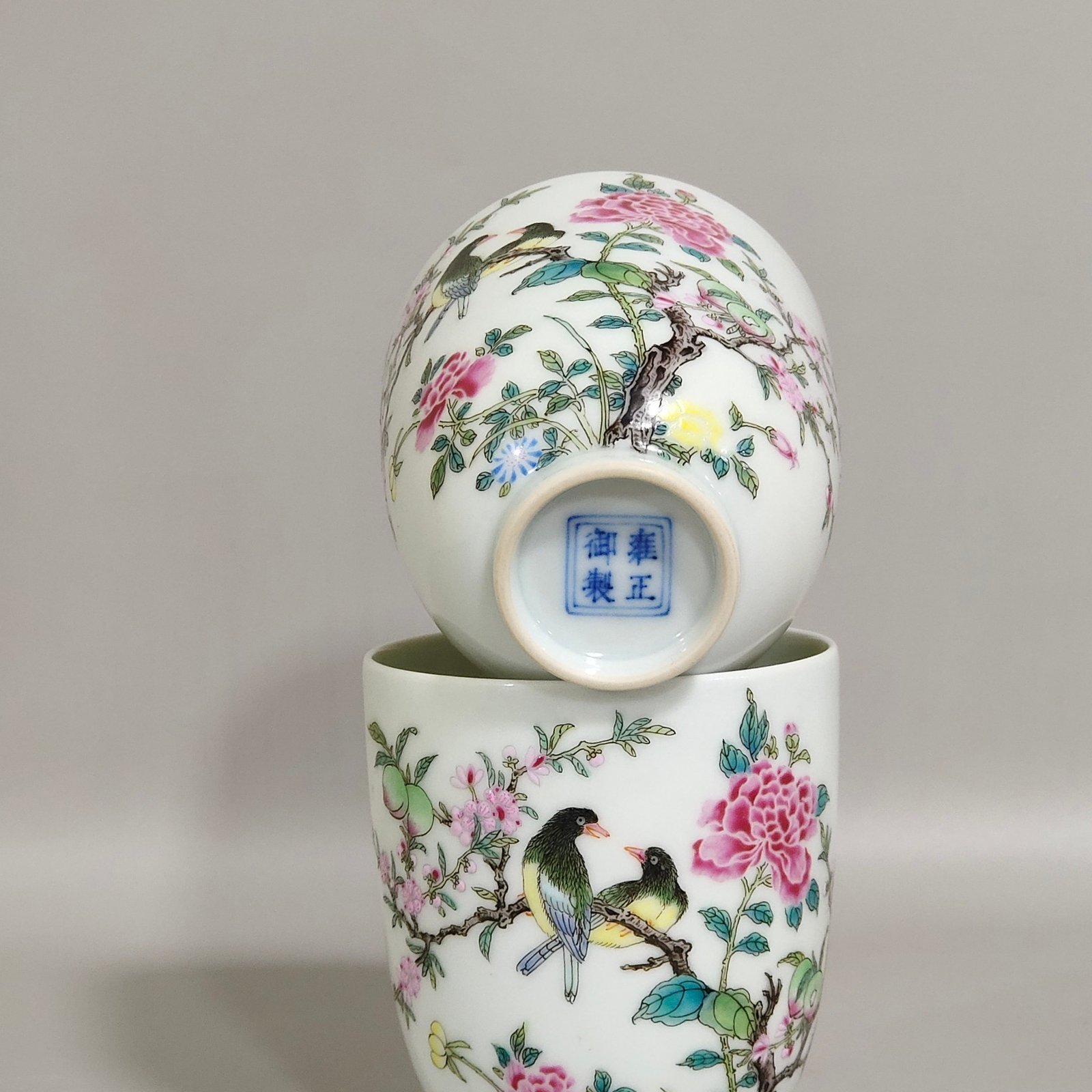 Qing Dynasty Yongzheng A flower and bird scent cup