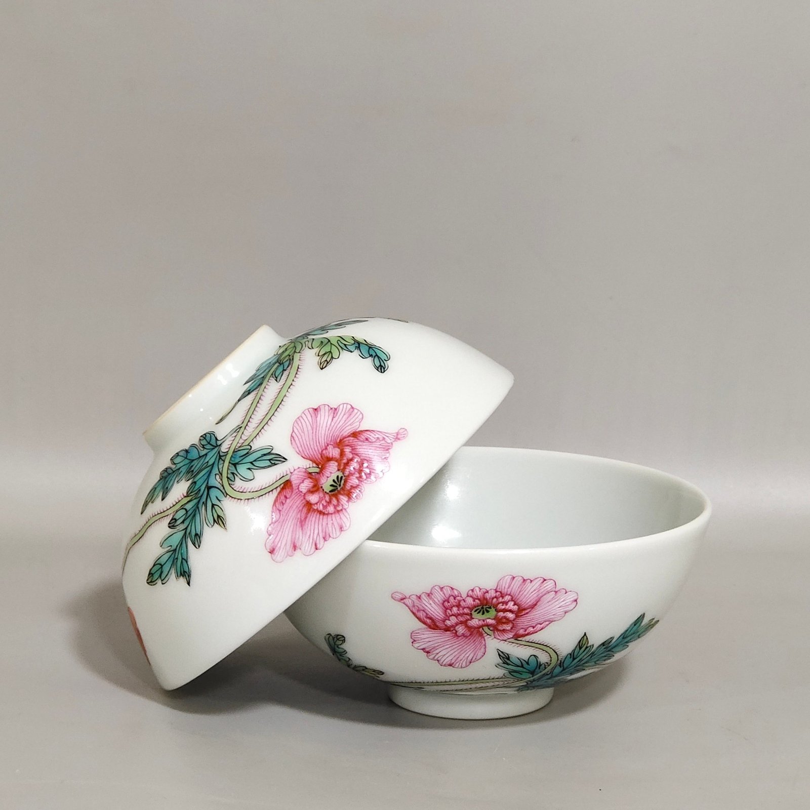 Qing Dynasty Yongzheng A poppy tea round bowl