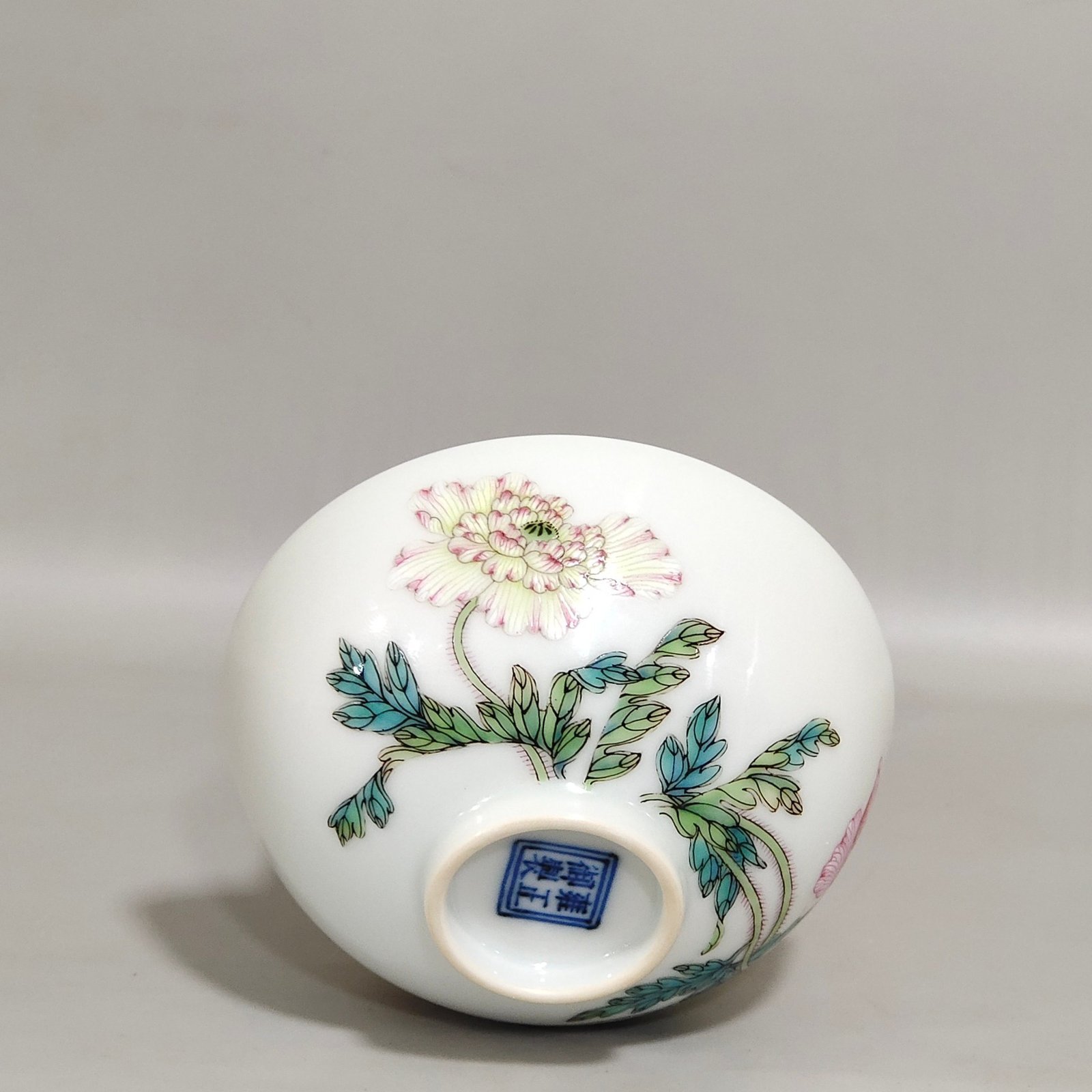 Qing Dynasty Yongzheng A poppy tea round bowl