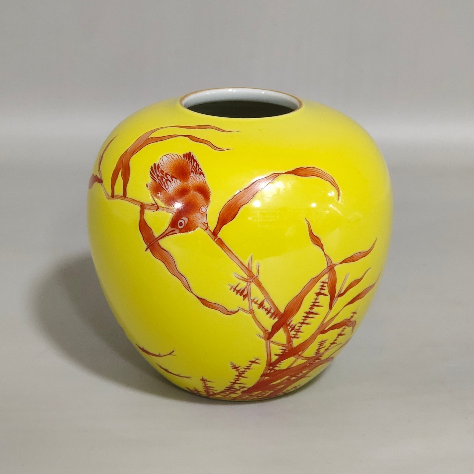 Qing Dynasty Yongzheng A yellow glazed Gonghong red kingfisher reed water basin with poems inscribed on it