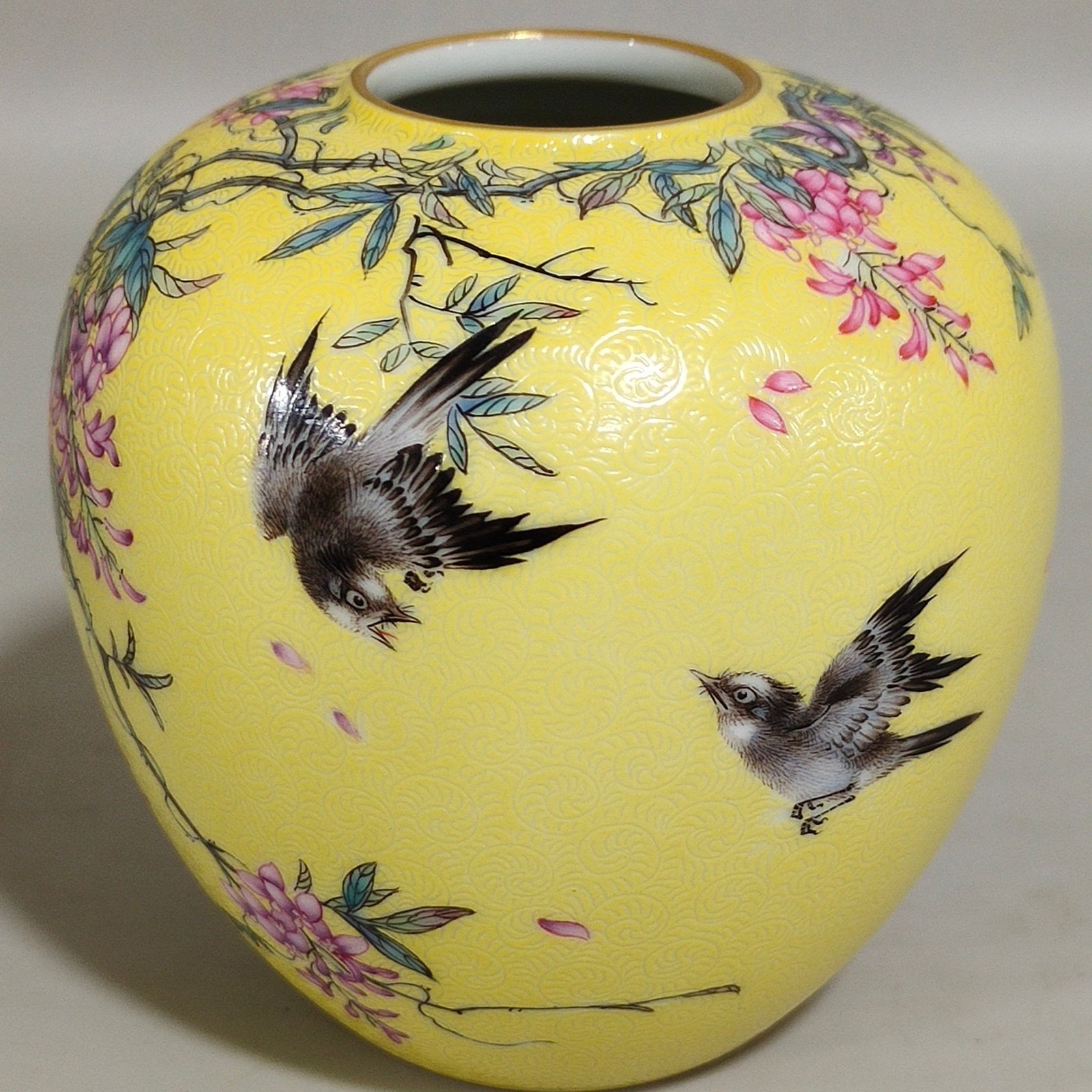 Qing Dynasty Yongzheng A yellow glazed flower and bird bowl