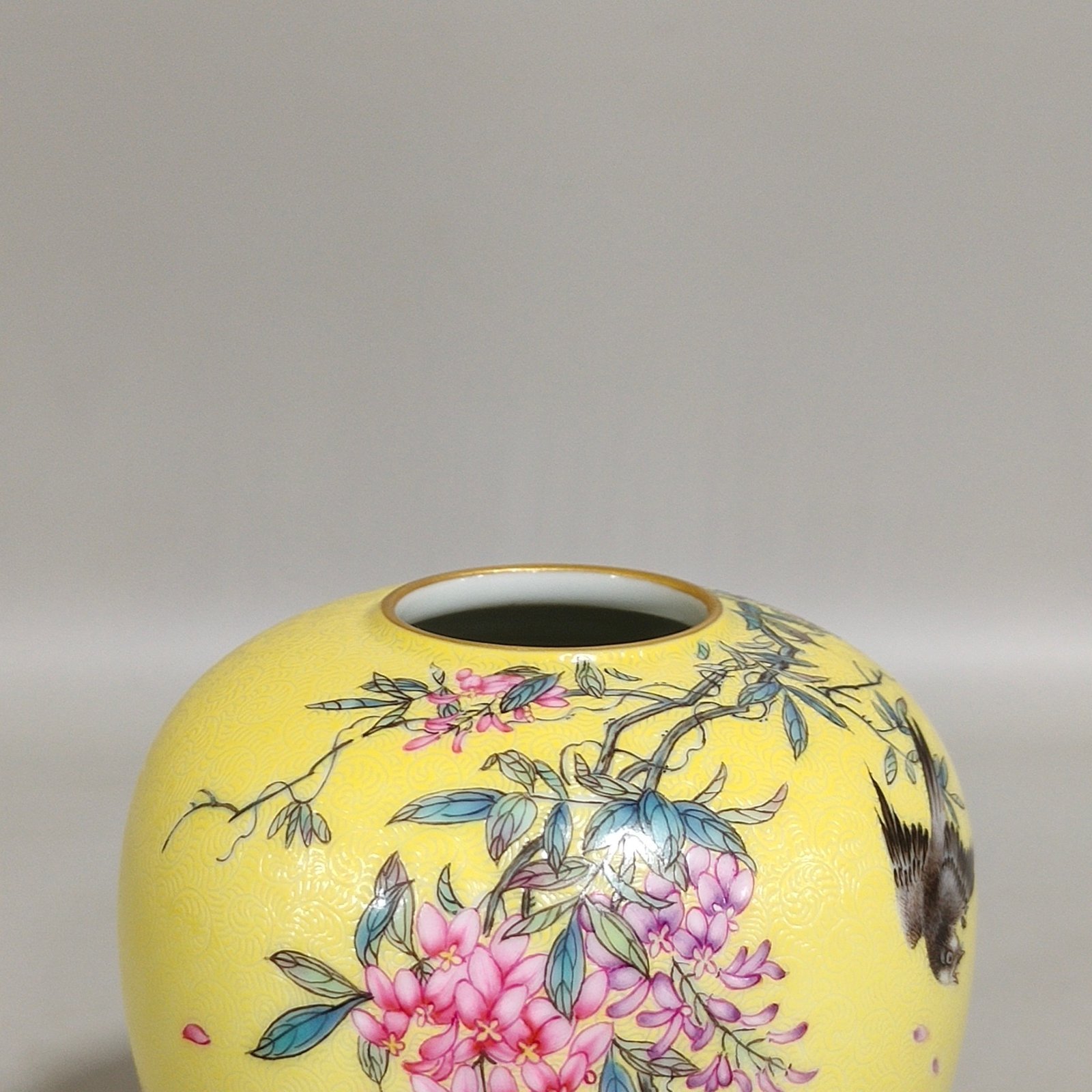 Qing Dynasty Yongzheng A yellow glazed flower and bird bowl