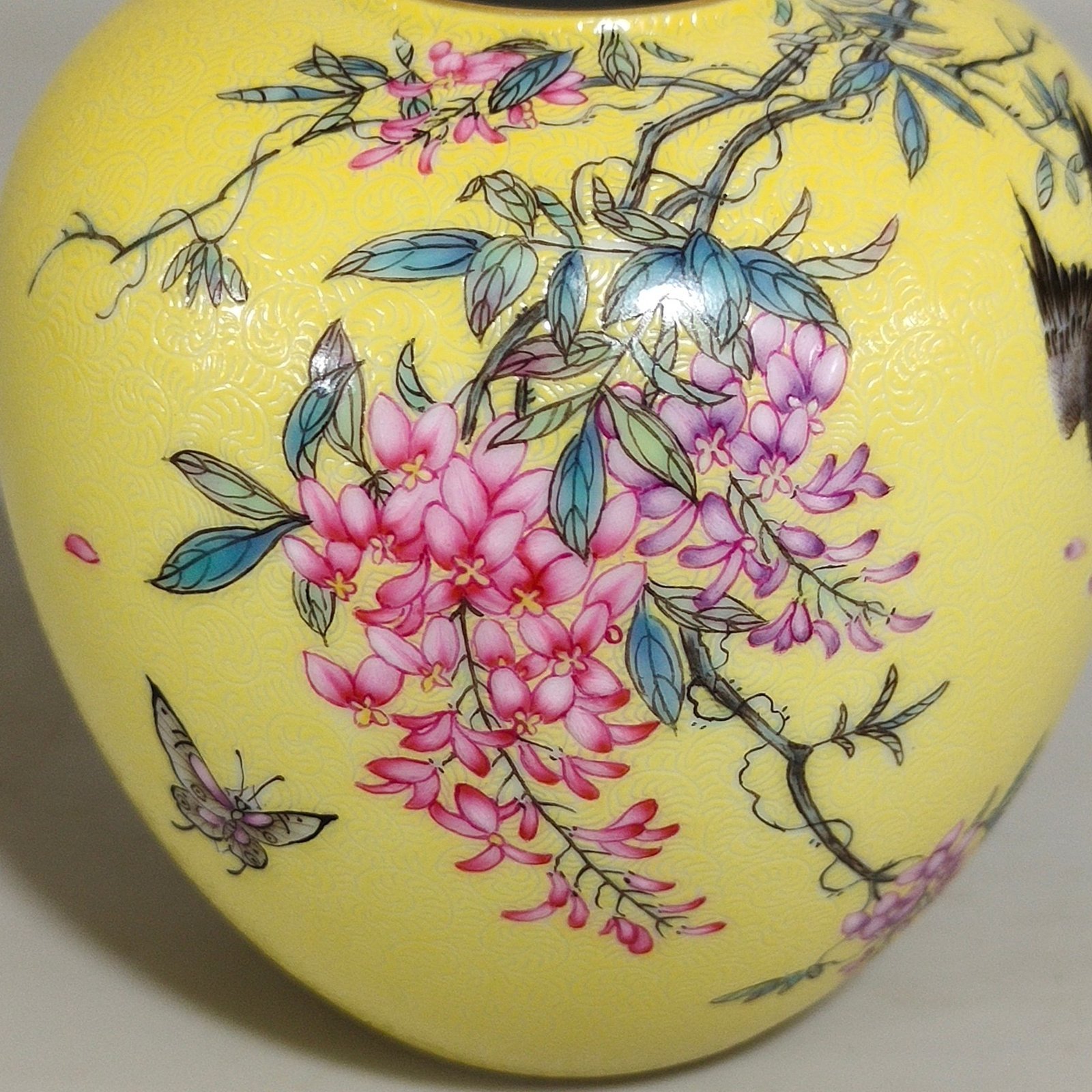 Qing Dynasty Yongzheng A yellow glazed flower and bird bowl