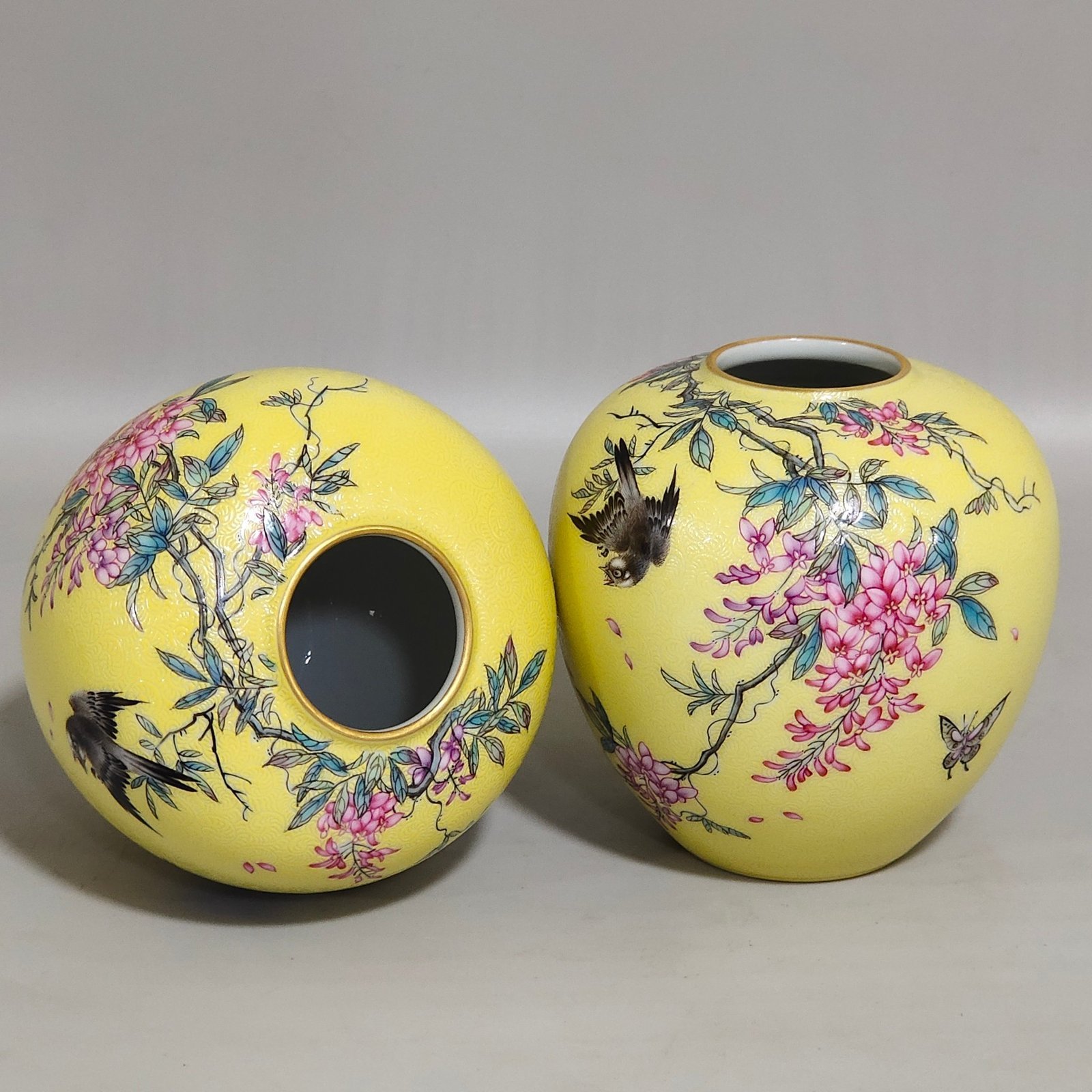 Qing Dynasty Yongzheng A yellow glazed flower and bird bowl