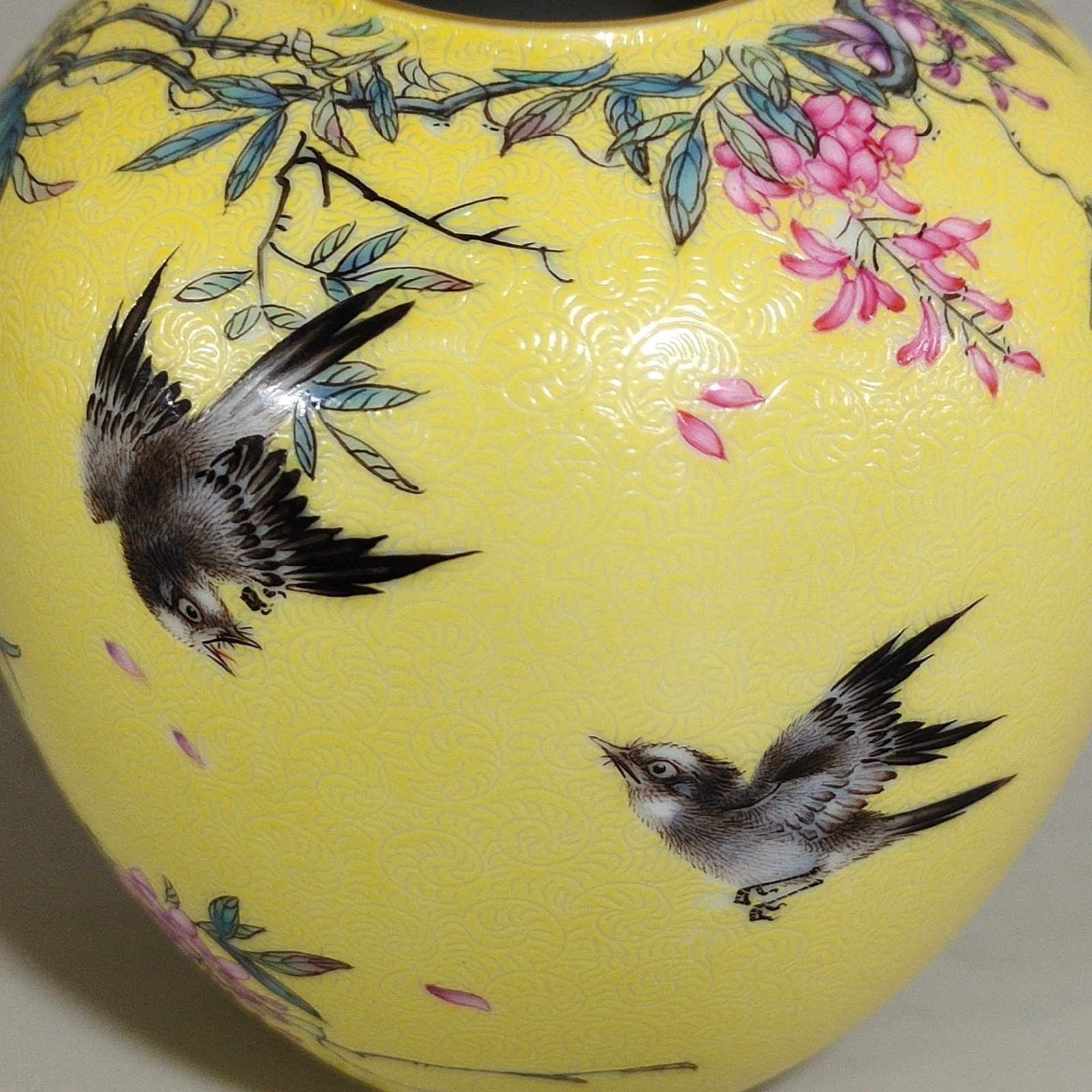 Qing Dynasty Yongzheng A yellow glazed flower and bird bowl