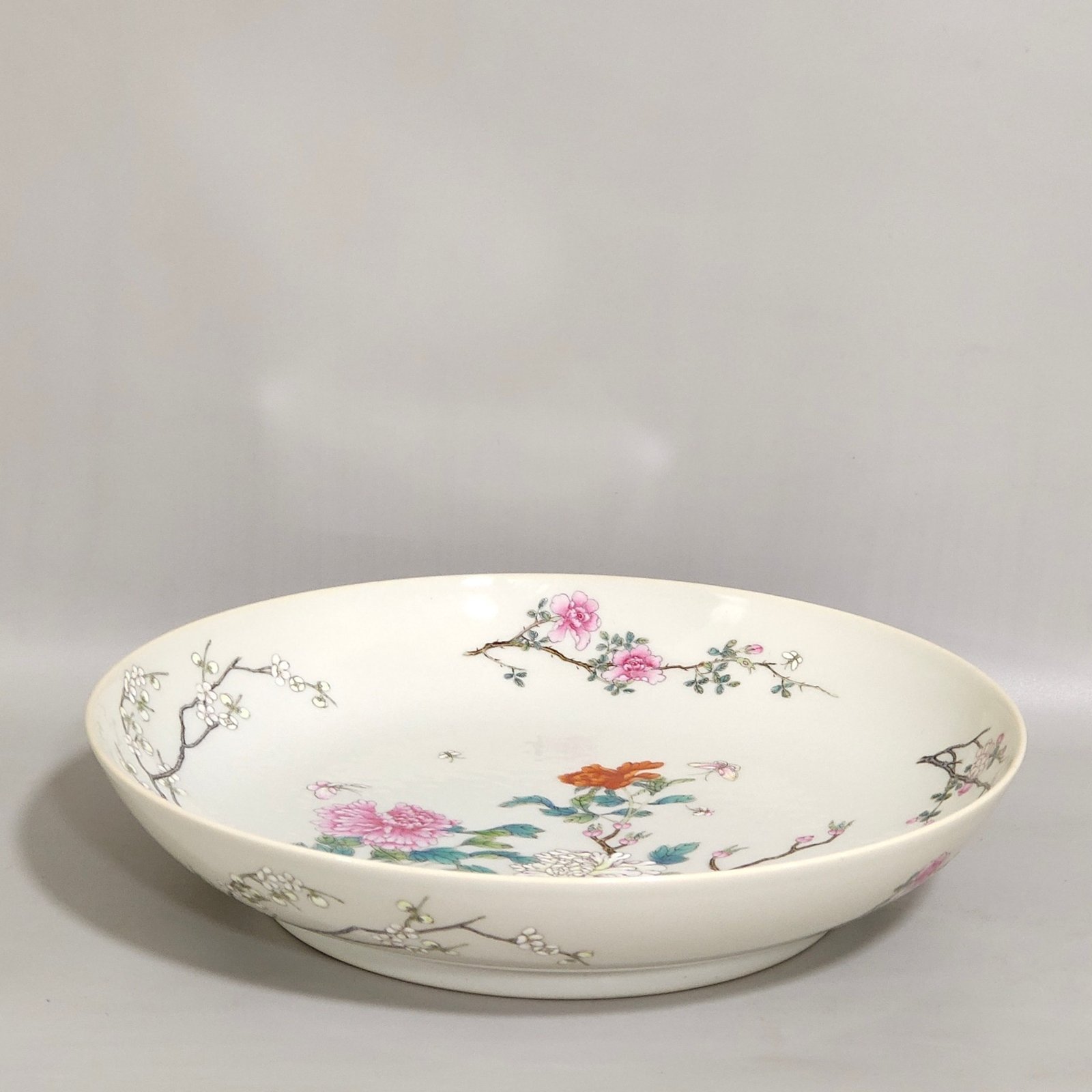 Qing Dynasty Yongzheng broken branch flower butterfly dish