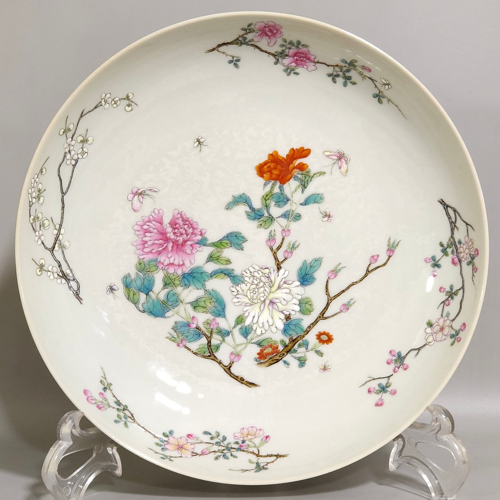 Qing Dynasty Yongzheng broken branch flower butterfly dish