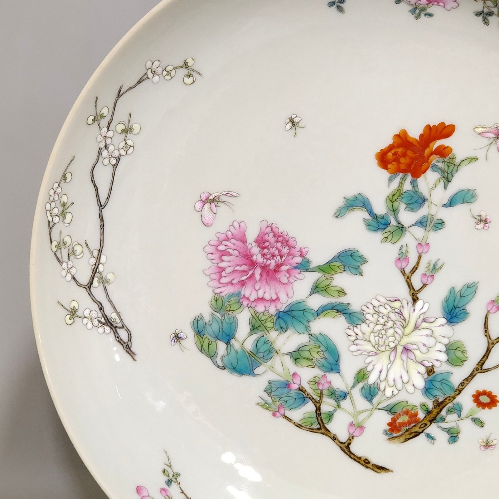 Qing Dynasty Yongzheng broken branch flower butterfly dish