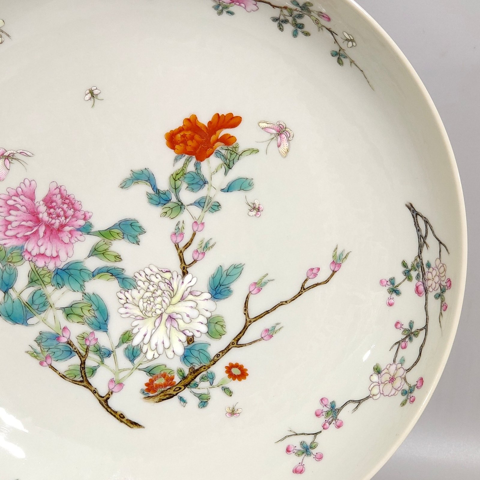 Qing Dynasty Yongzheng broken branch flower butterfly dish