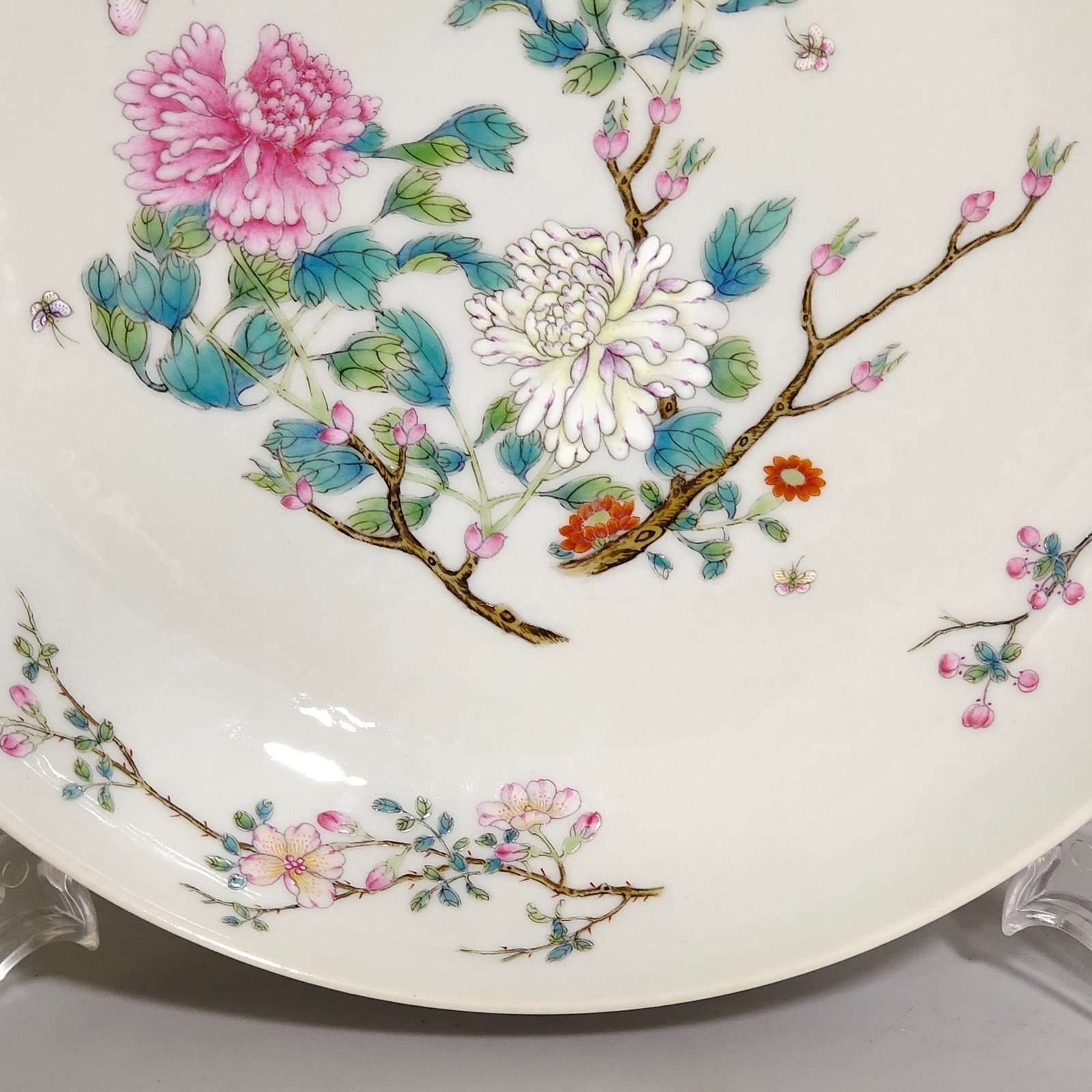 Qing Dynasty Yongzheng broken branch flower butterfly dish