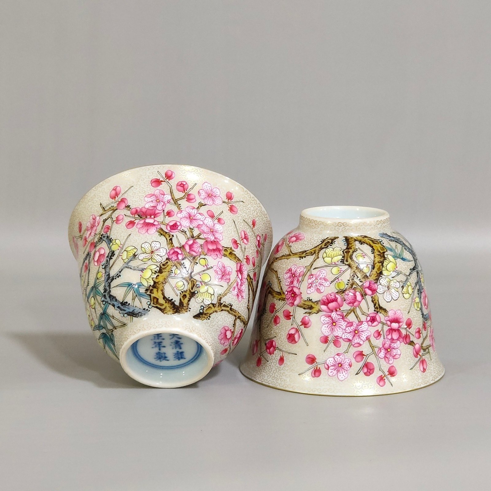 Qing Dynasty Yongzheng gold painted plum blossom cup with curly grass pattern