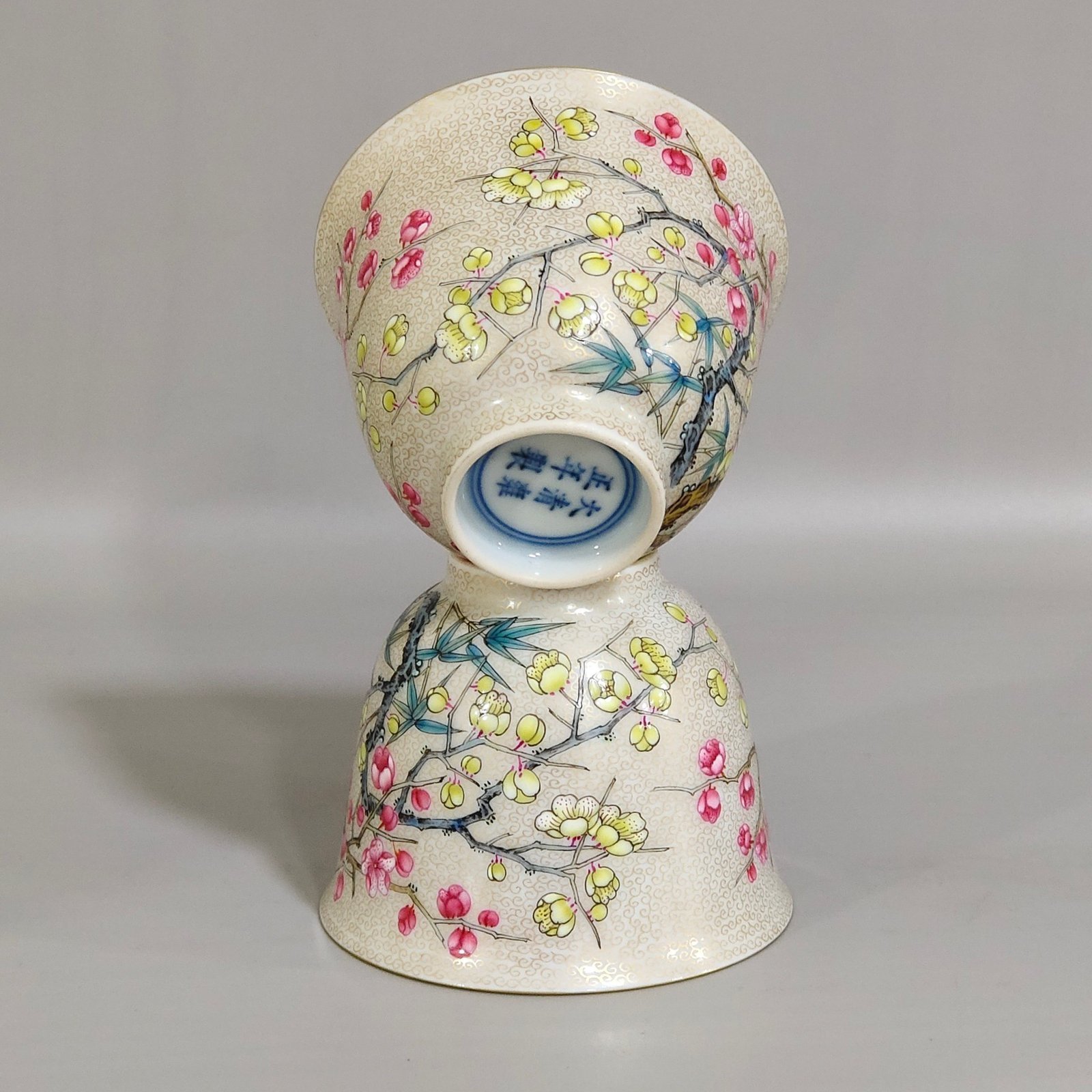 Qing Dynasty Yongzheng gold painted plum blossom cup with curly grass pattern