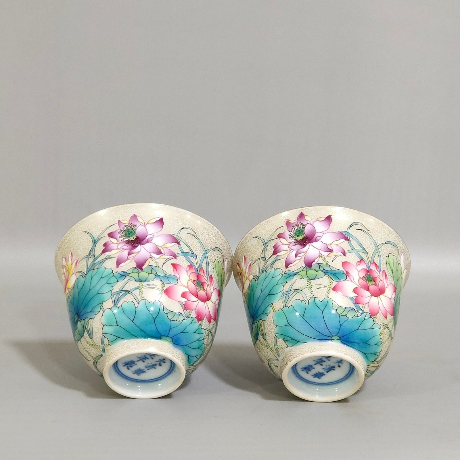 Qing Dynasty Yongzheng gold painted lotus cup with curly grass pattern