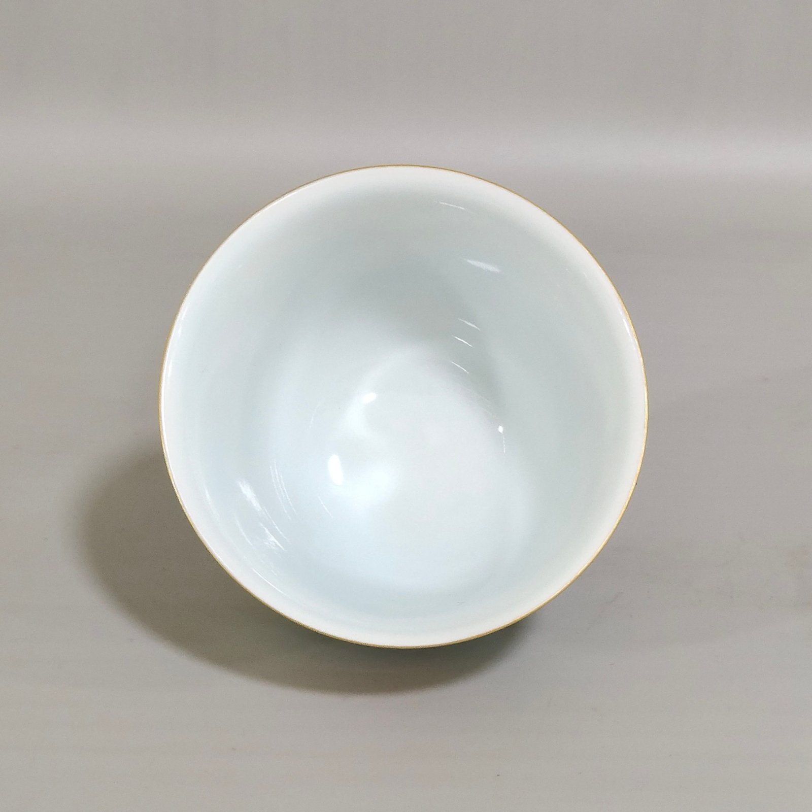 Qing Dynasty Yongzheng gold painted lotus cup with curly grass pattern