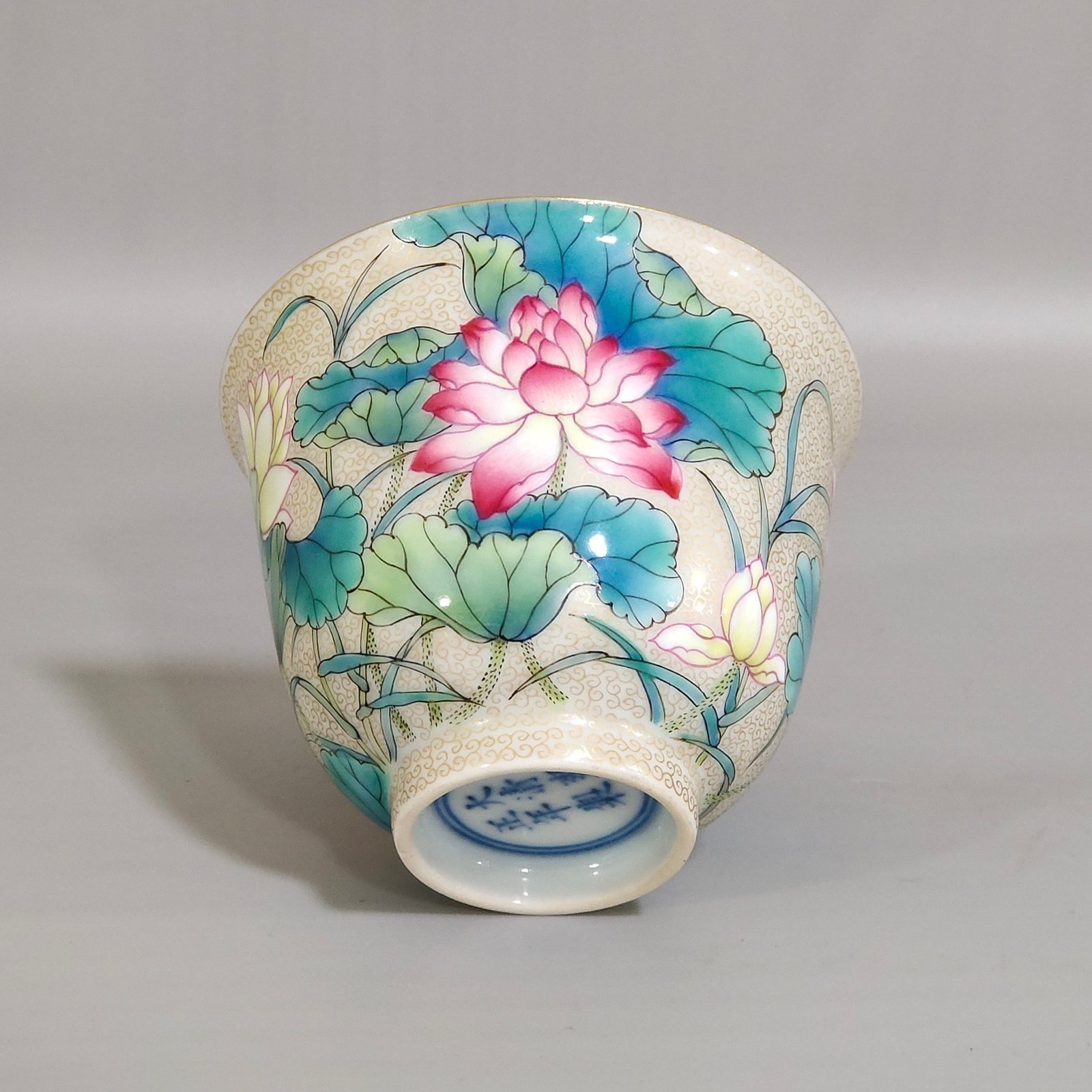 Qing Dynasty Yongzheng gold painted lotus cup with curly grass pattern