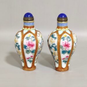 Qing Dynasty Yongzheng golden floral snuff bottle