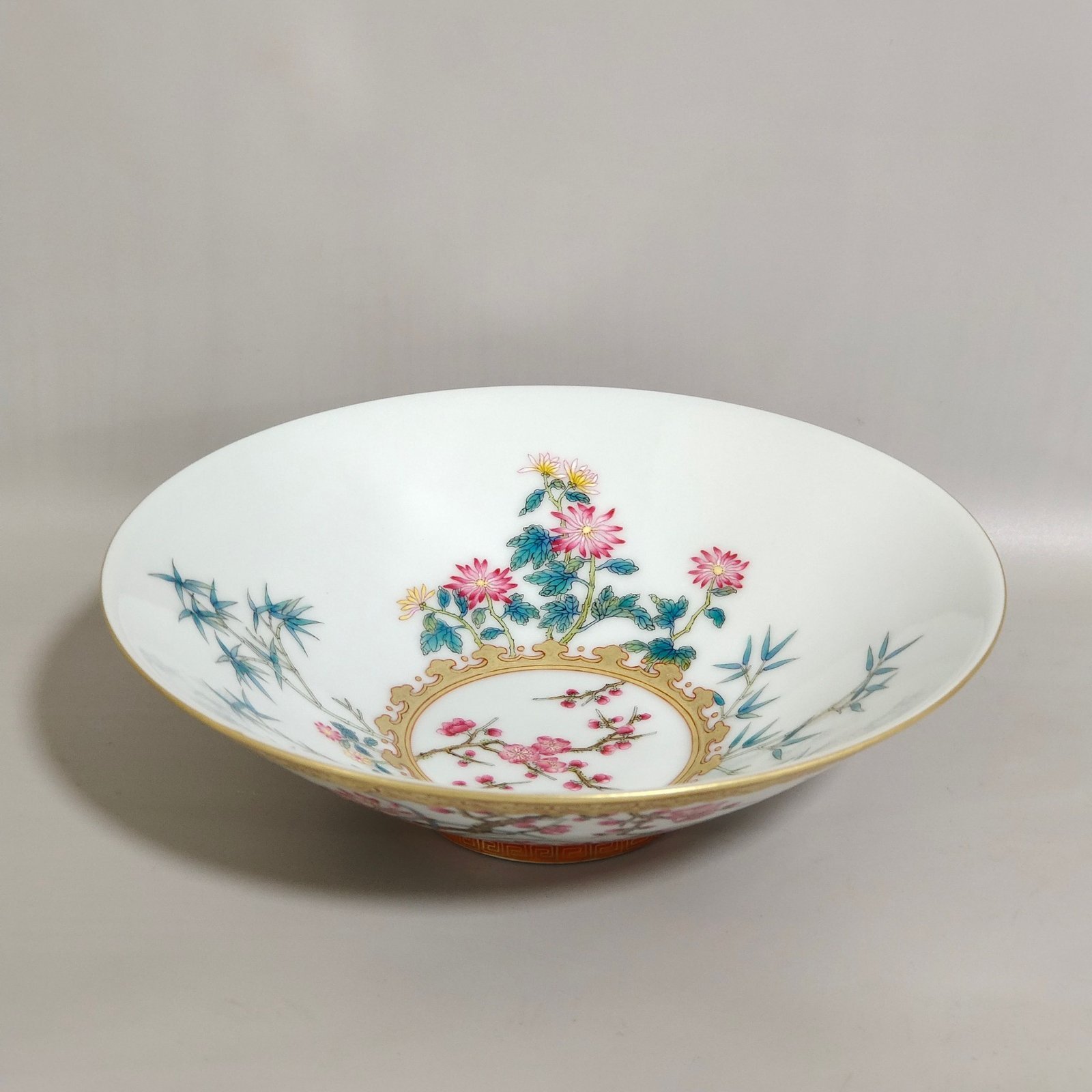 Qing Dynasty Yongzheng bamboo hat bowl flowers plum orchid bamboo and chrysanthemum