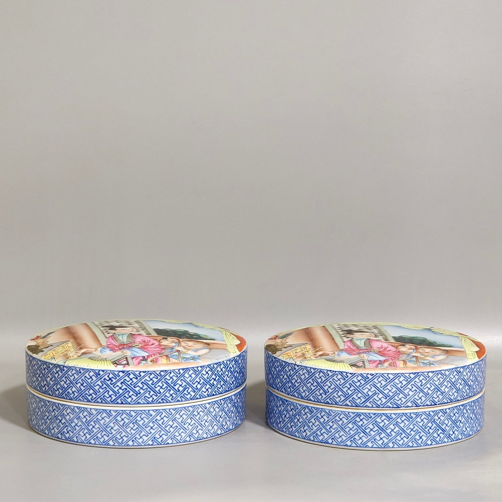 Qing Dynasty Yongzheng Jiaozitu hand decorated box