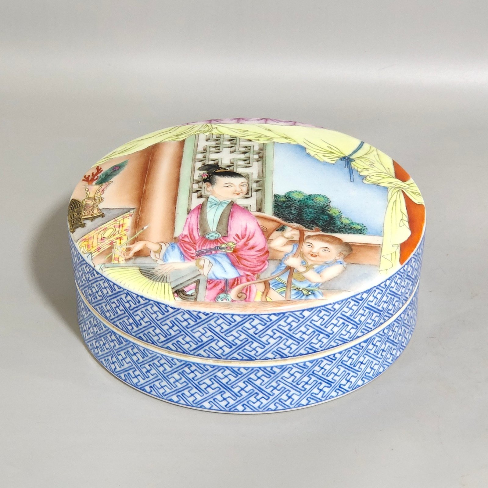 Qing Dynasty Yongzheng Jiaozitu hand decorated box