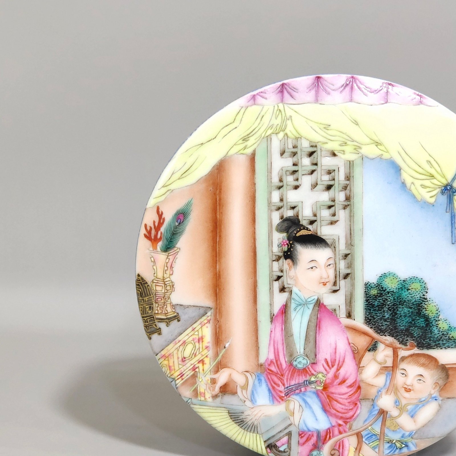Qing Dynasty Yongzheng Jiaozitu hand decorated box