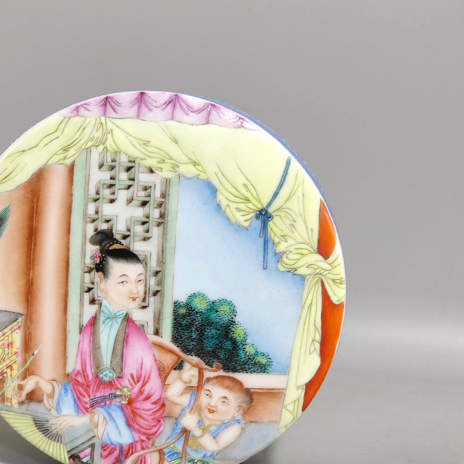 Qing Dynasty Yongzheng Jiaozitu hand decorated box