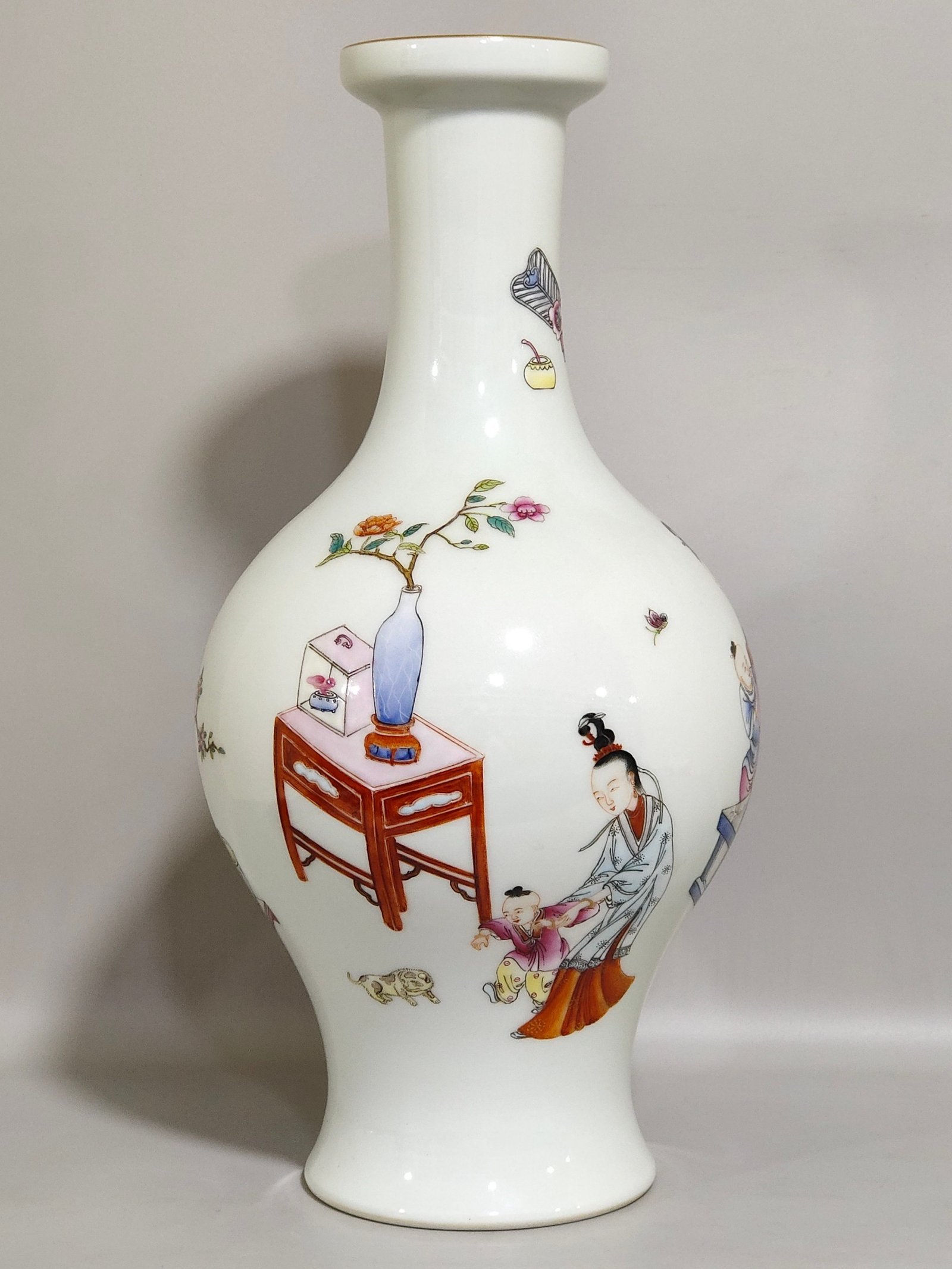 Qing Dynasty Yongzheng Famille Rose Porcelain vase