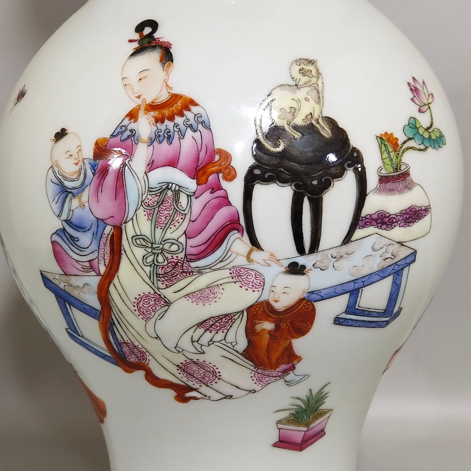 Qing Dynasty Yongzheng Famille Rose Porcelain vase