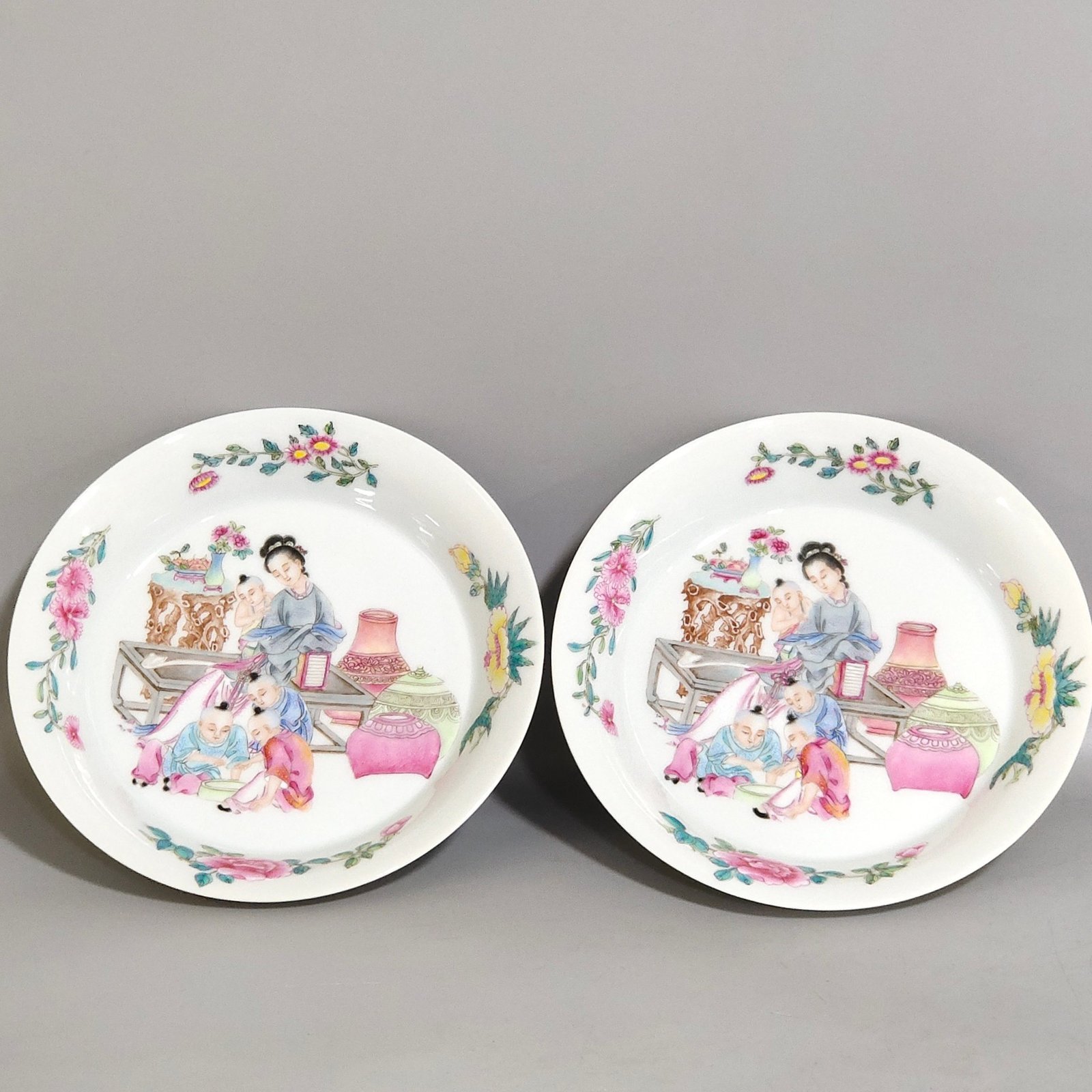 Qing Dynasty Yongzheng Famille Rose Porcelain Plate