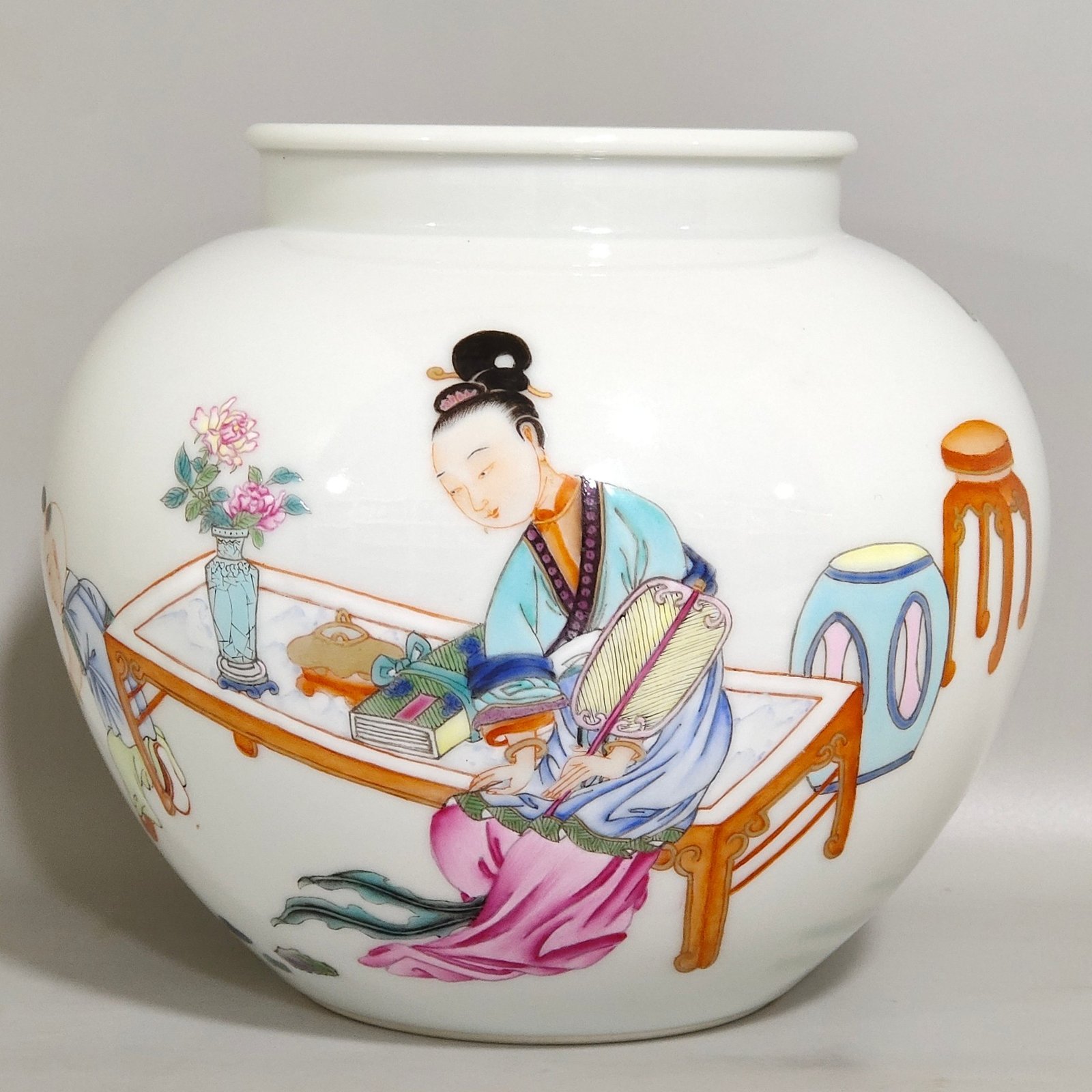 Qing Dynasty Yongzheng Famille Rose Porcelain Jar