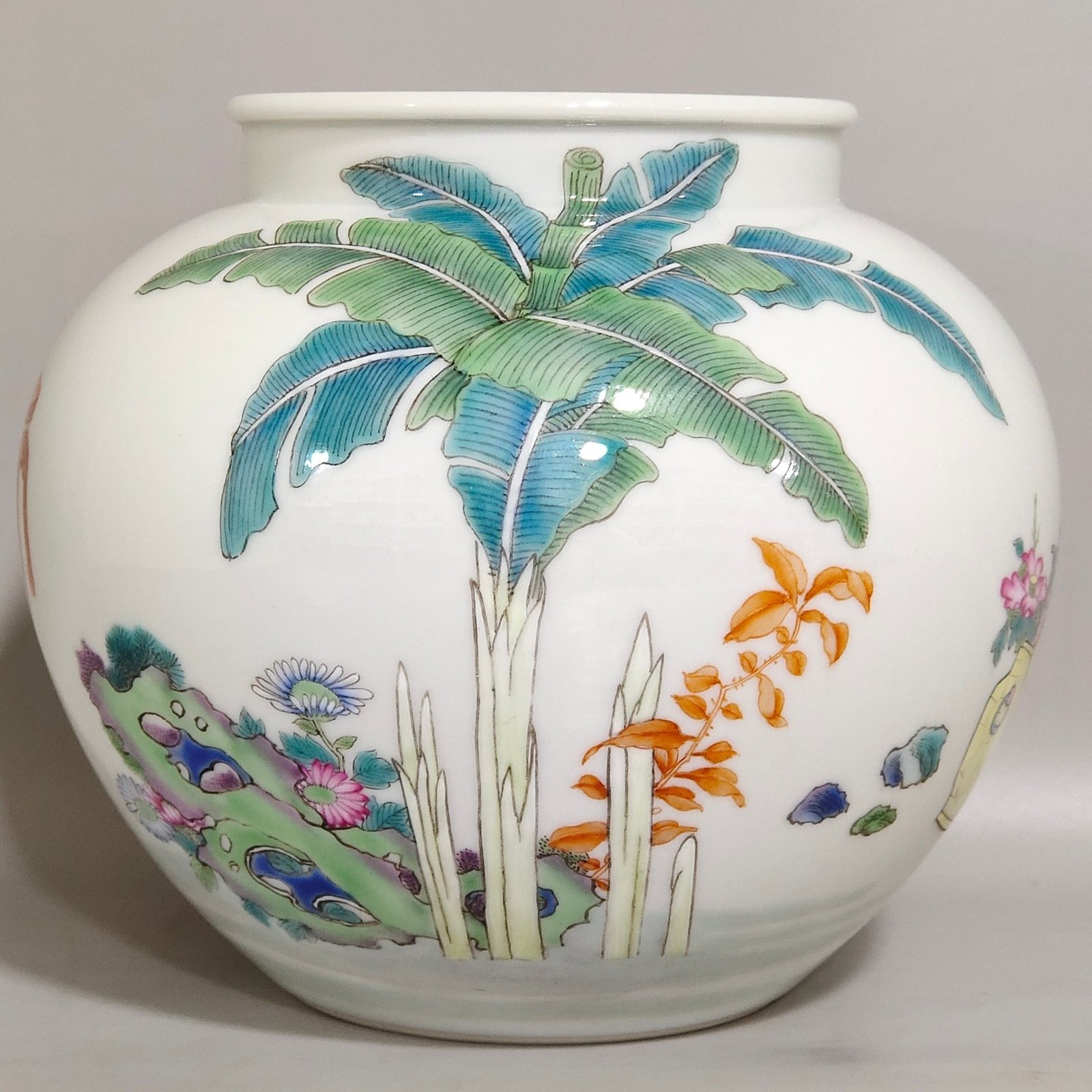 Qing Dynasty Yongzheng Famille Rose Porcelain Jar