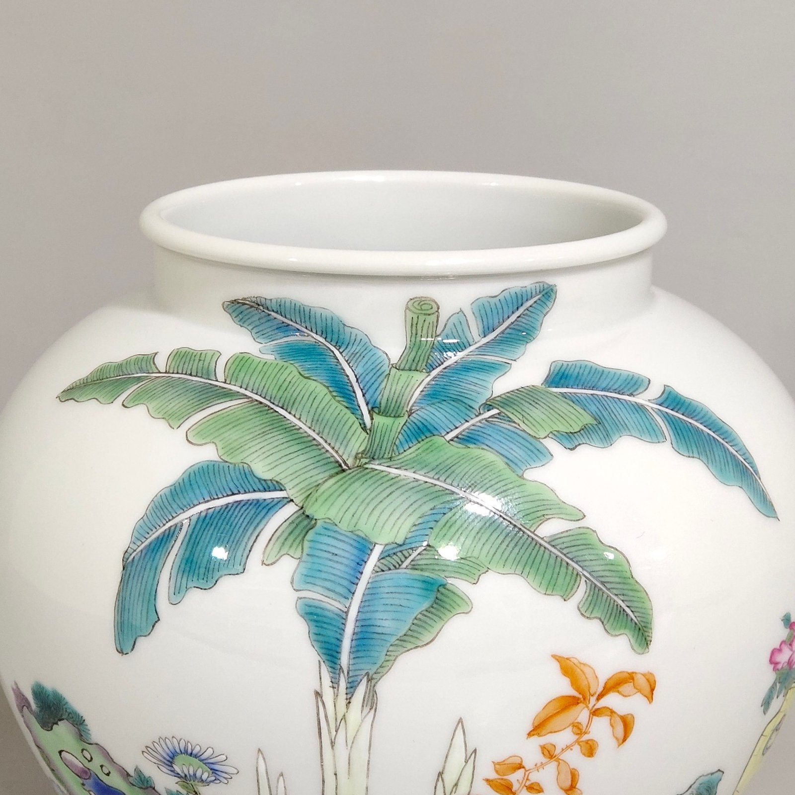 Qing Dynasty Yongzheng Famille Rose Porcelain Jar