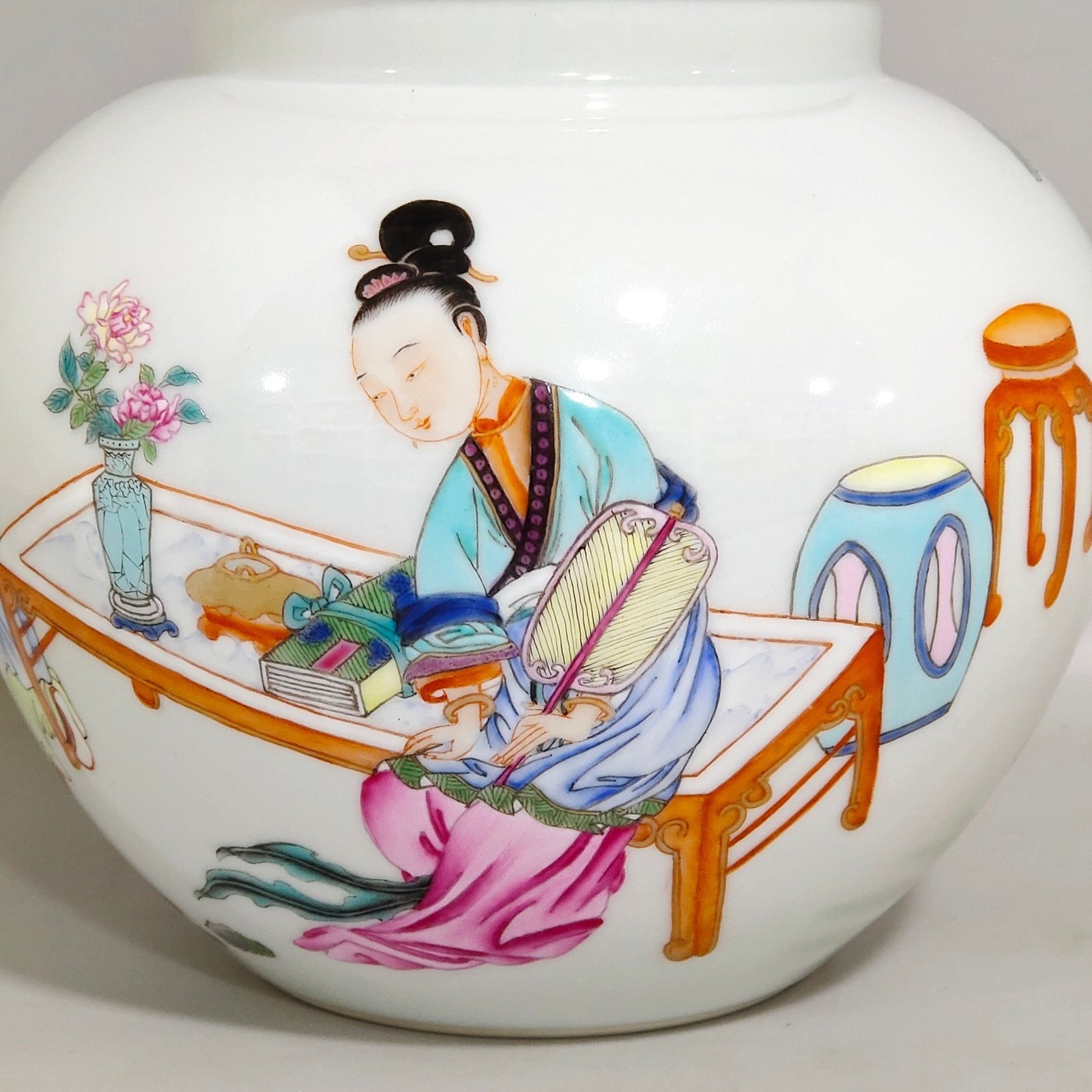Qing Dynasty Yongzheng Famille Rose Porcelain Jar