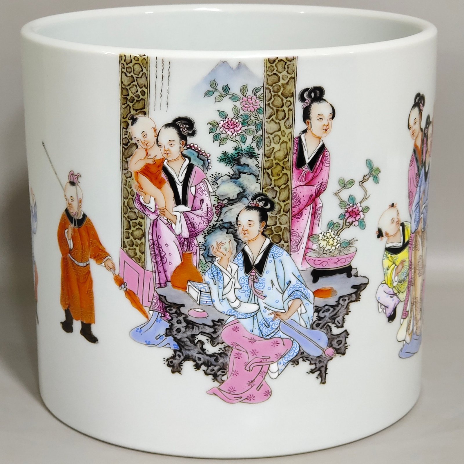 Qing Dynasty Yongzheng Famille Rose Porcelain holder