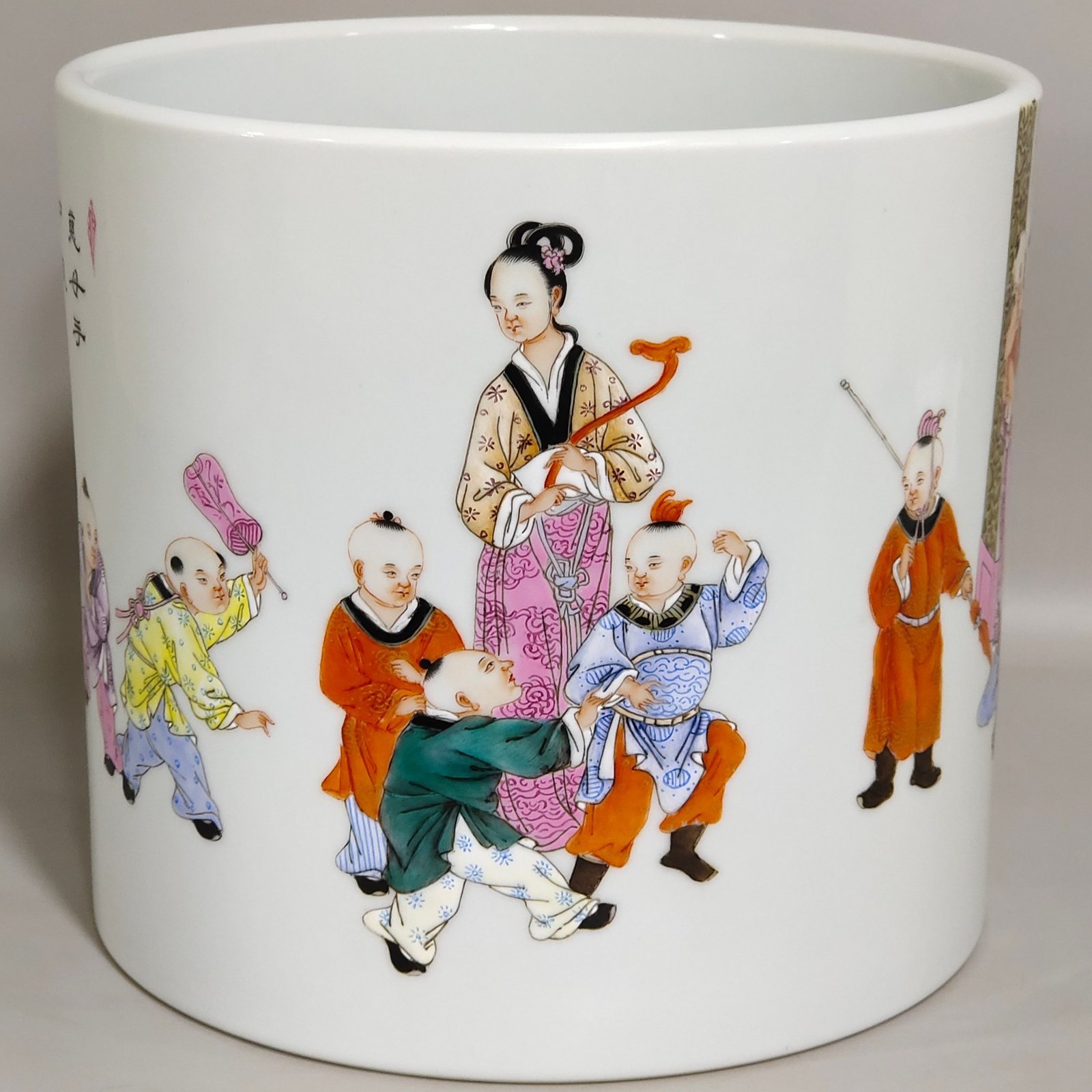 Qing Dynasty Yongzheng Famille Rose Porcelain holder