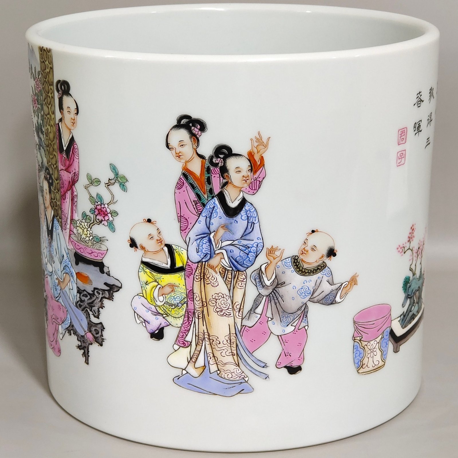 Qing Dynasty Yongzheng Famille Rose Porcelain holder