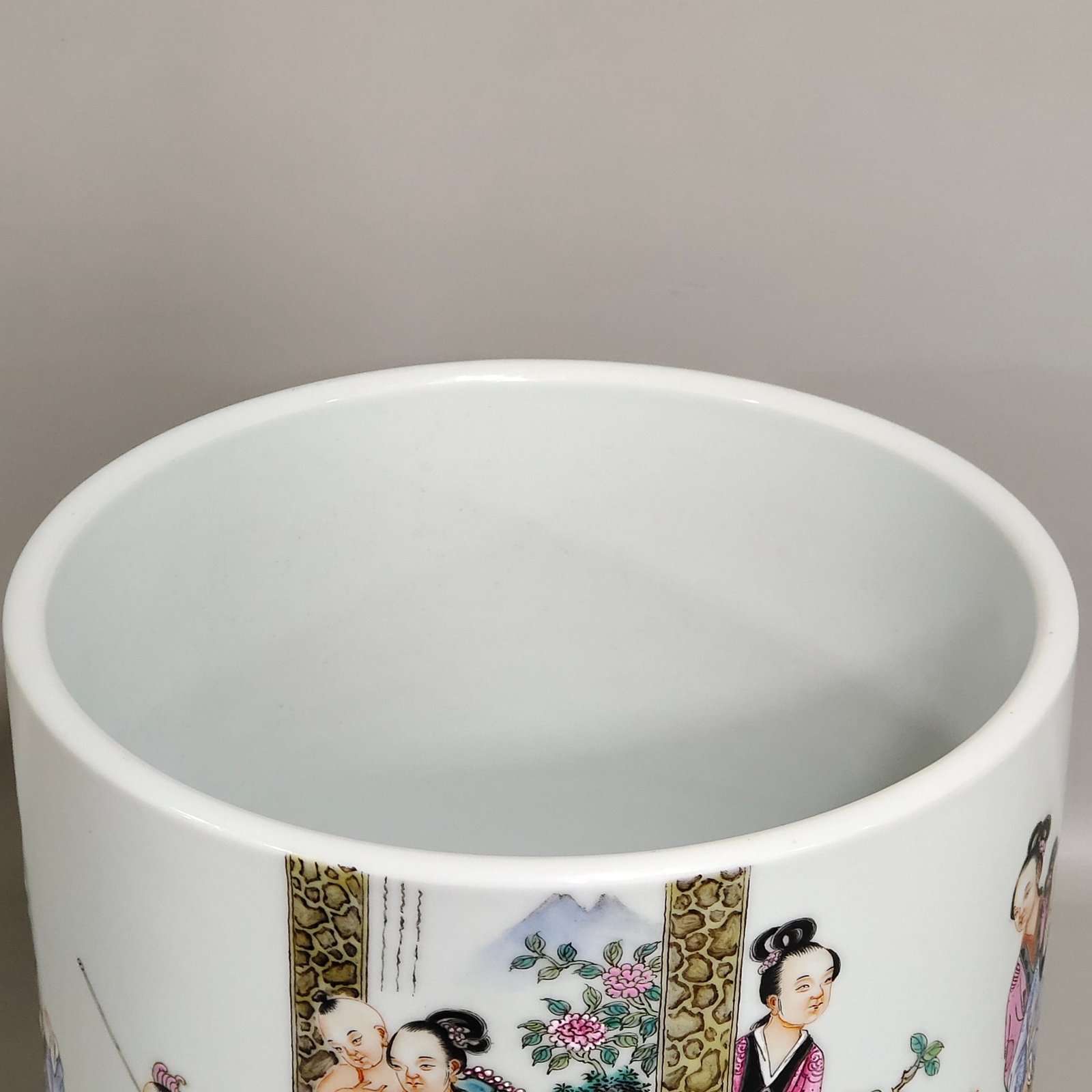 Qing Dynasty Yongzheng Famille Rose Porcelain holder