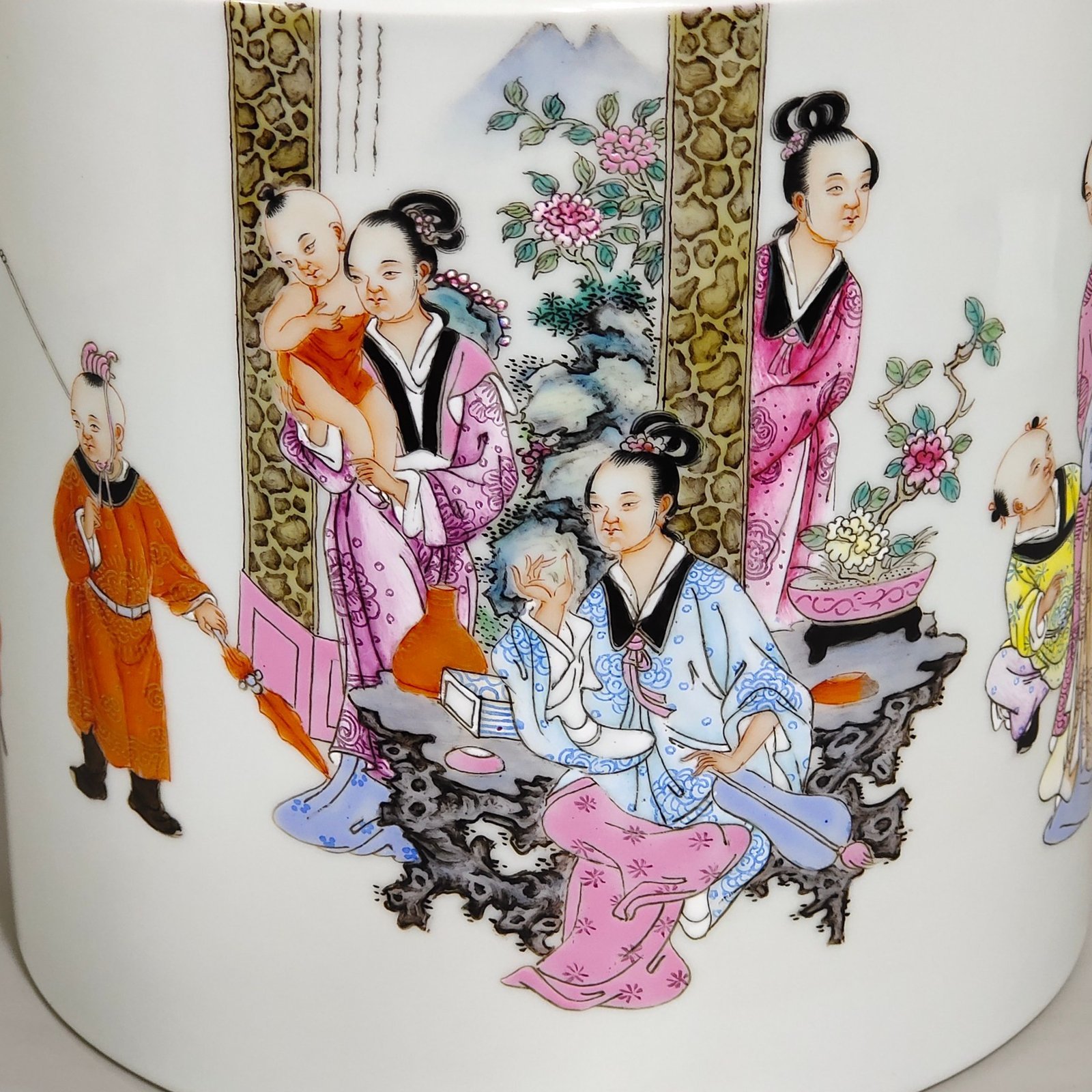 Qing Dynasty Yongzheng Famille Rose Porcelain holder