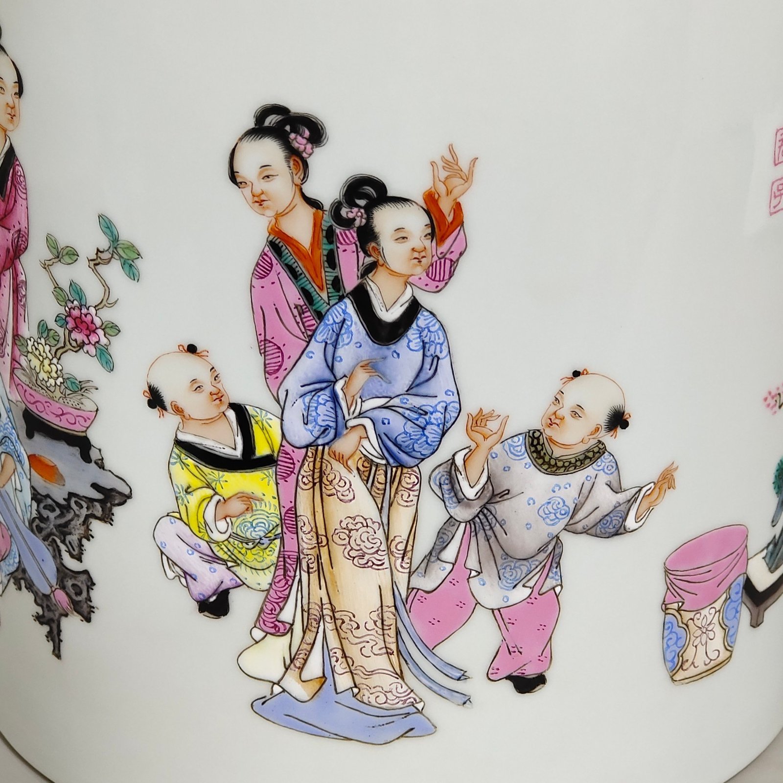 Qing Dynasty Yongzheng Famille Rose Porcelain holder