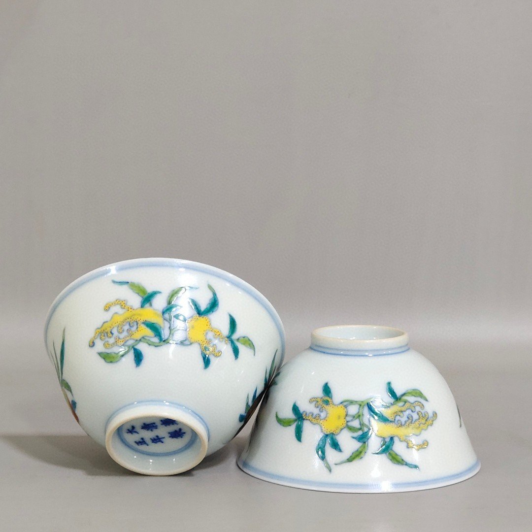 Qing Dynasty Yongzheng Doucai Sanduo pattern cup