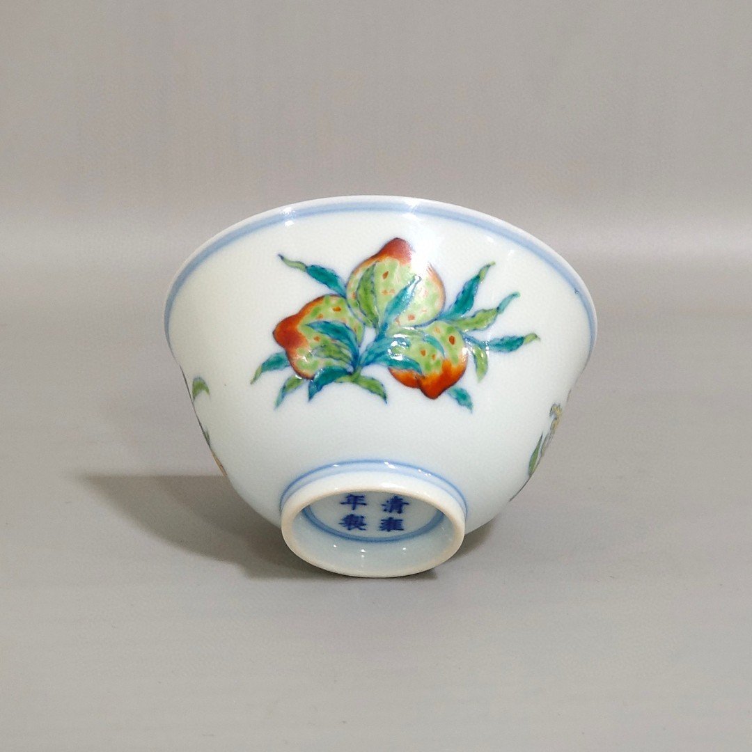Qing Dynasty Yongzheng Doucai Sanduo pattern cup