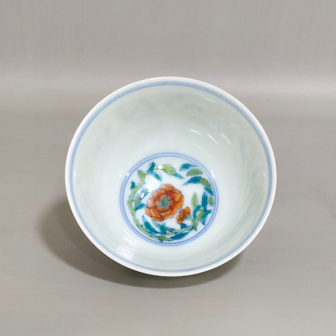 Qing Dynasty Yongzheng Doucai Sanduo pattern cup