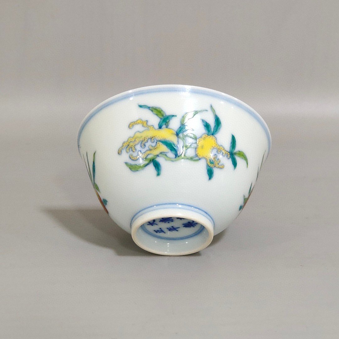 Qing Dynasty Yongzheng Doucai Sanduo pattern cup