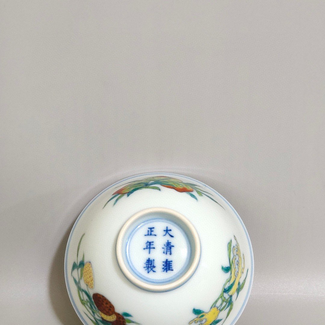 Qing Dynasty Yongzheng Doucai Sanduo pattern cup